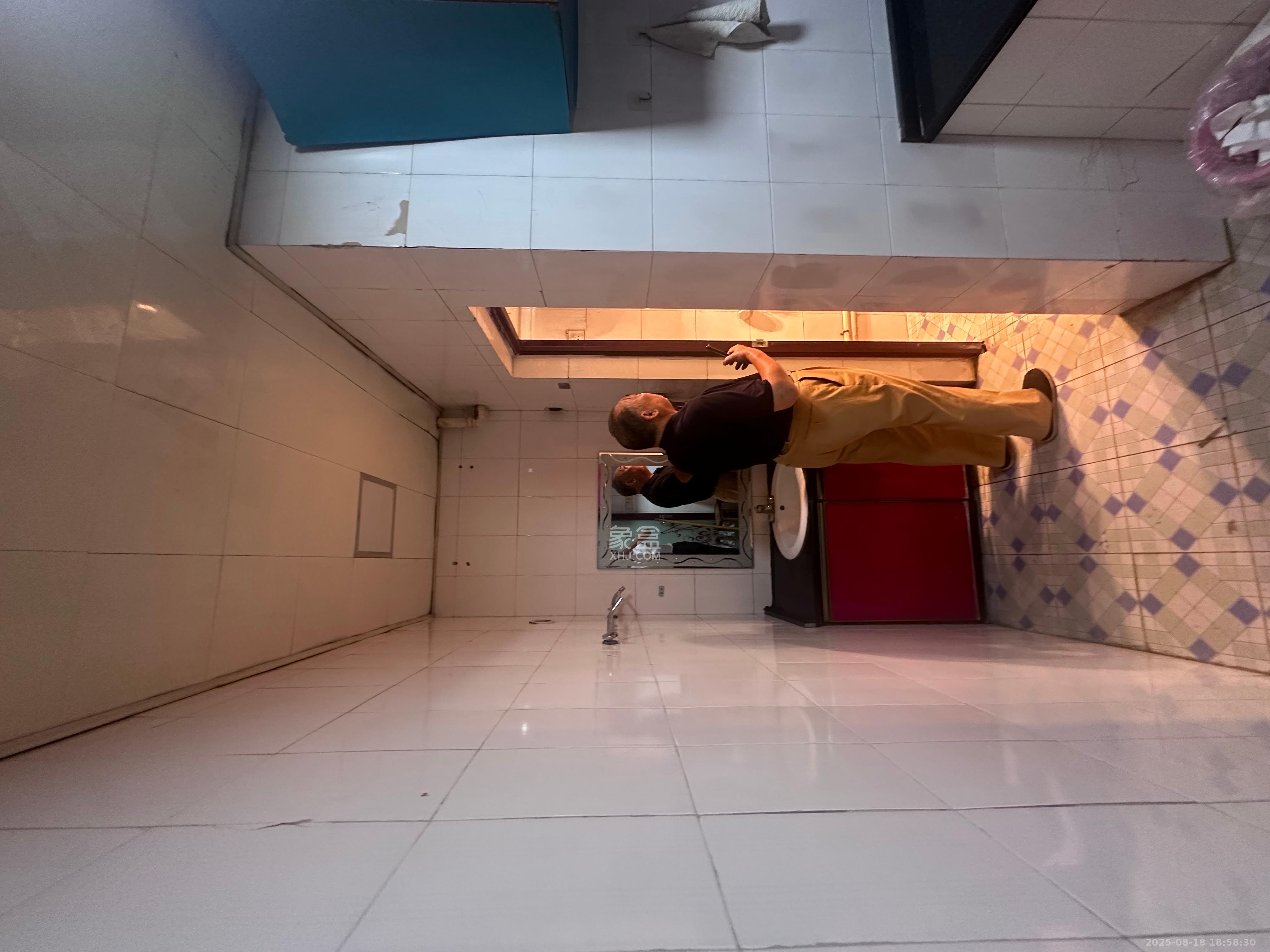 自然安置小区 3室1厅1卫 1400.0元/月 自然安置小区 3室1厅1卫 1400.0元/月室内图