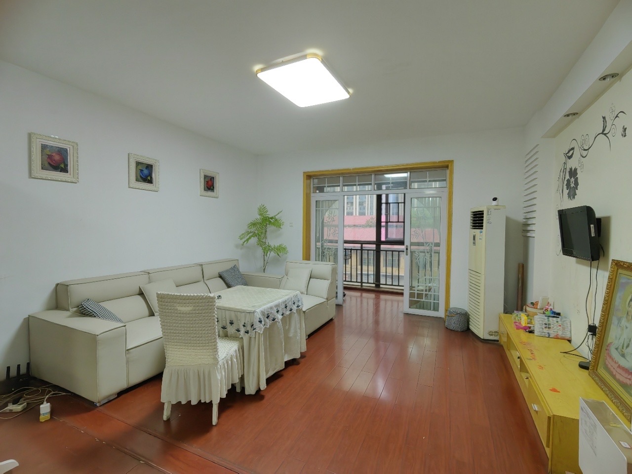 大同芙蓉 4室2厅2卫 79.8万 大同芙蓉 4室2厅2卫 79.8万客厅