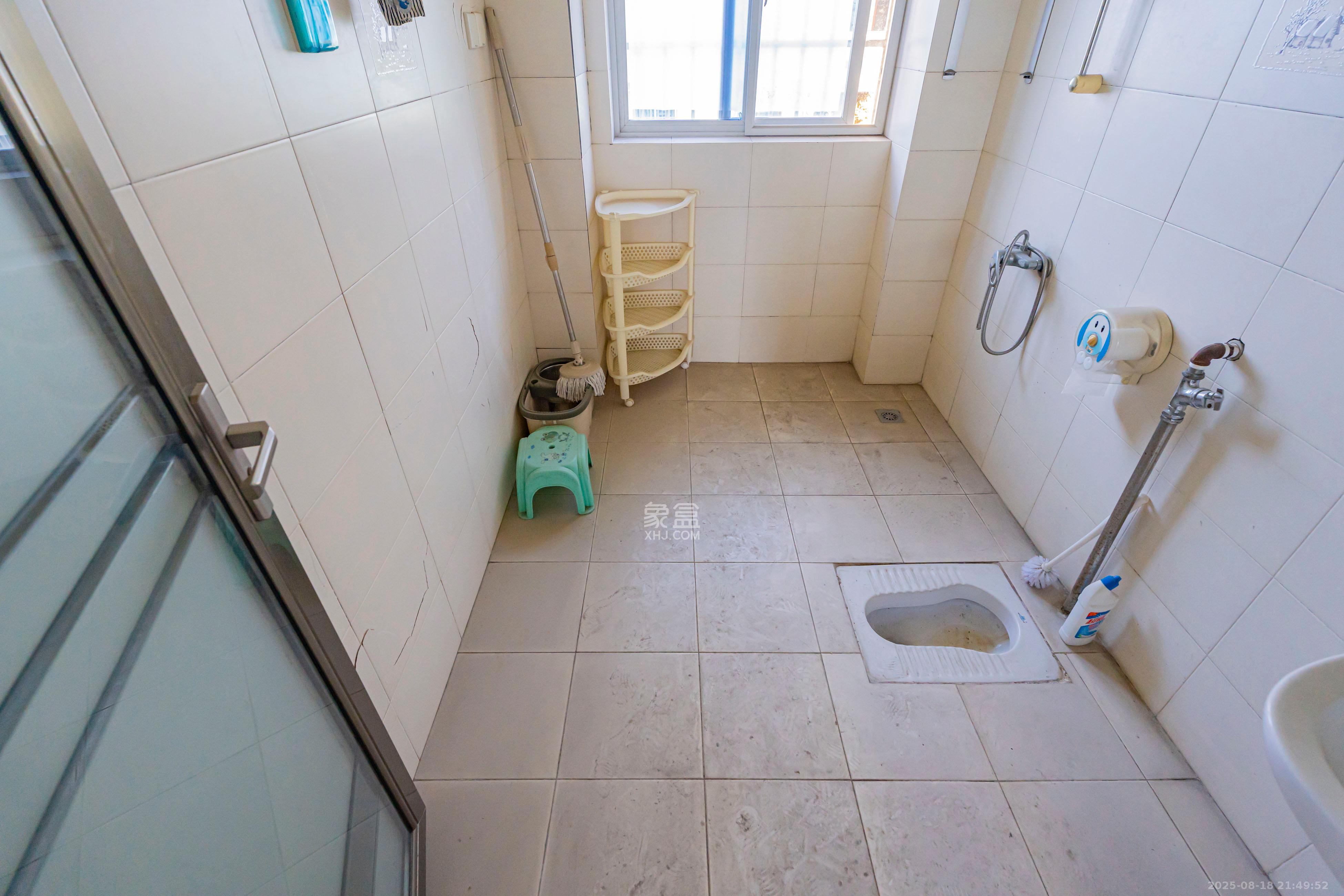 四方小区  3室2厅2卫    88.0万 四方小区  3室2厅2卫    88.0万卫生间