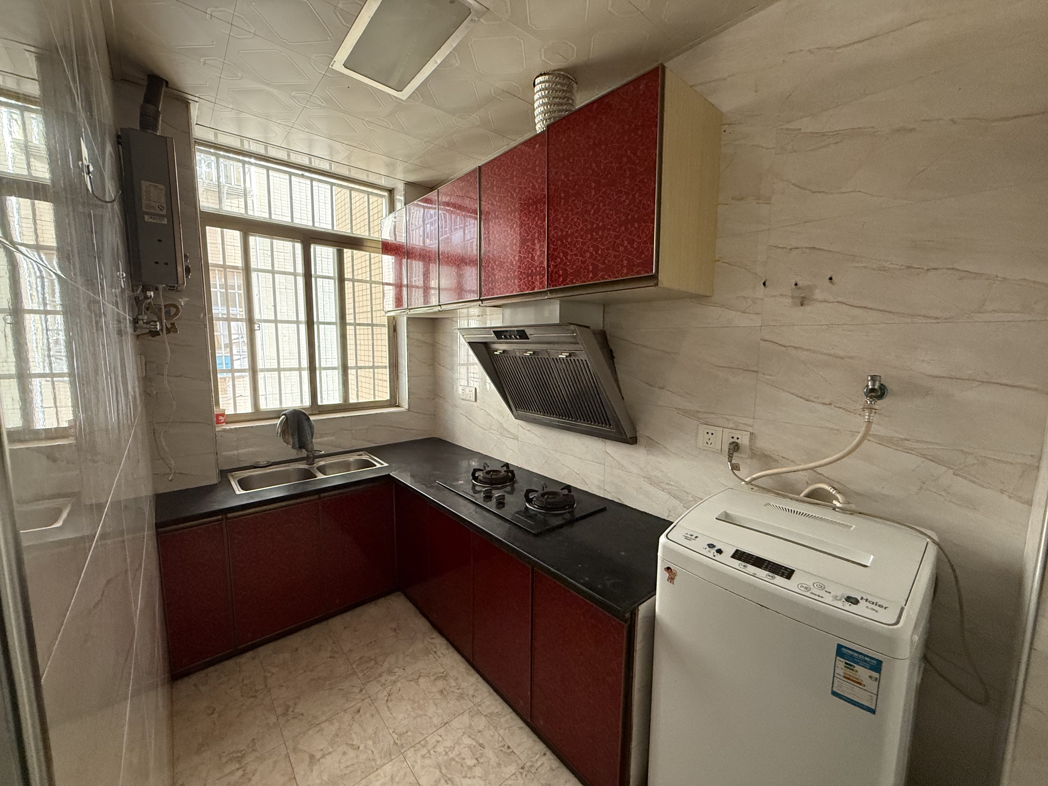 华湘贵府 1室1厅1卫 25.0万 华湘贵府 1室1厅1卫 25.0万客厅