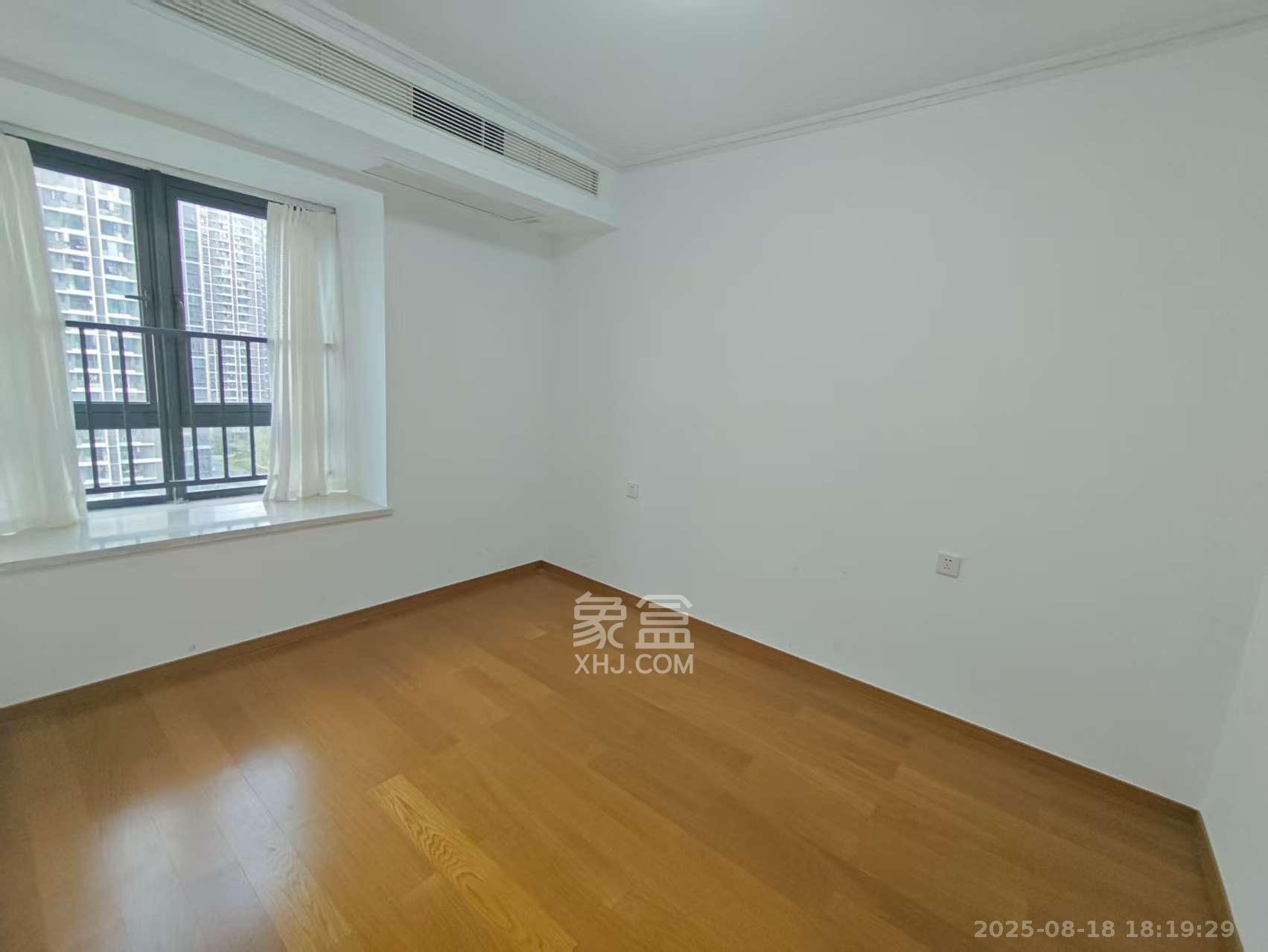 清控湖山雅居南区  4室1厅2卫    2700.0元/月 清控湖山雅居南区  4室1厅2卫    2700.0元/月室内图