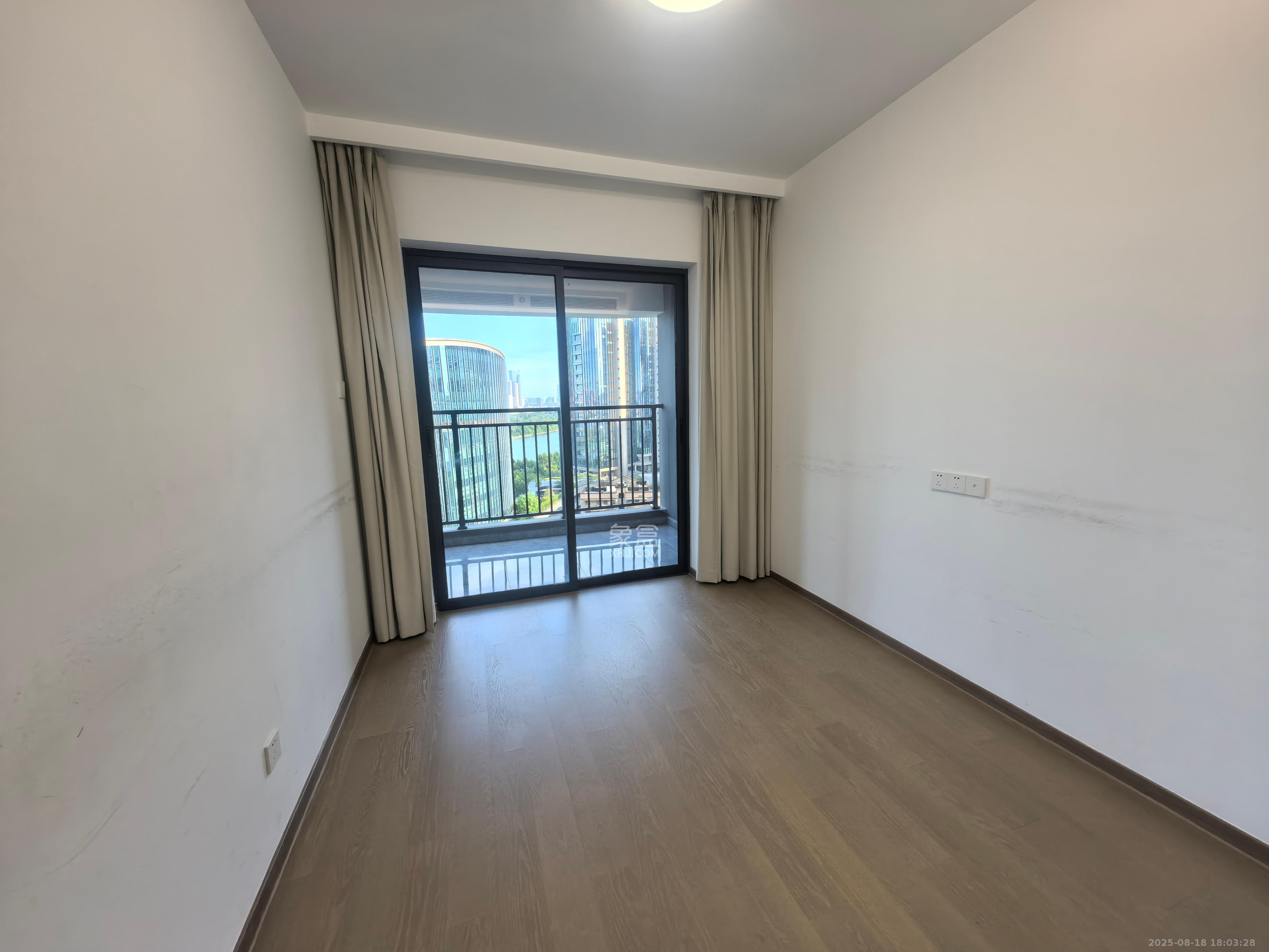 滨江府1913  4室2厅3卫    8500.0元/月室内图