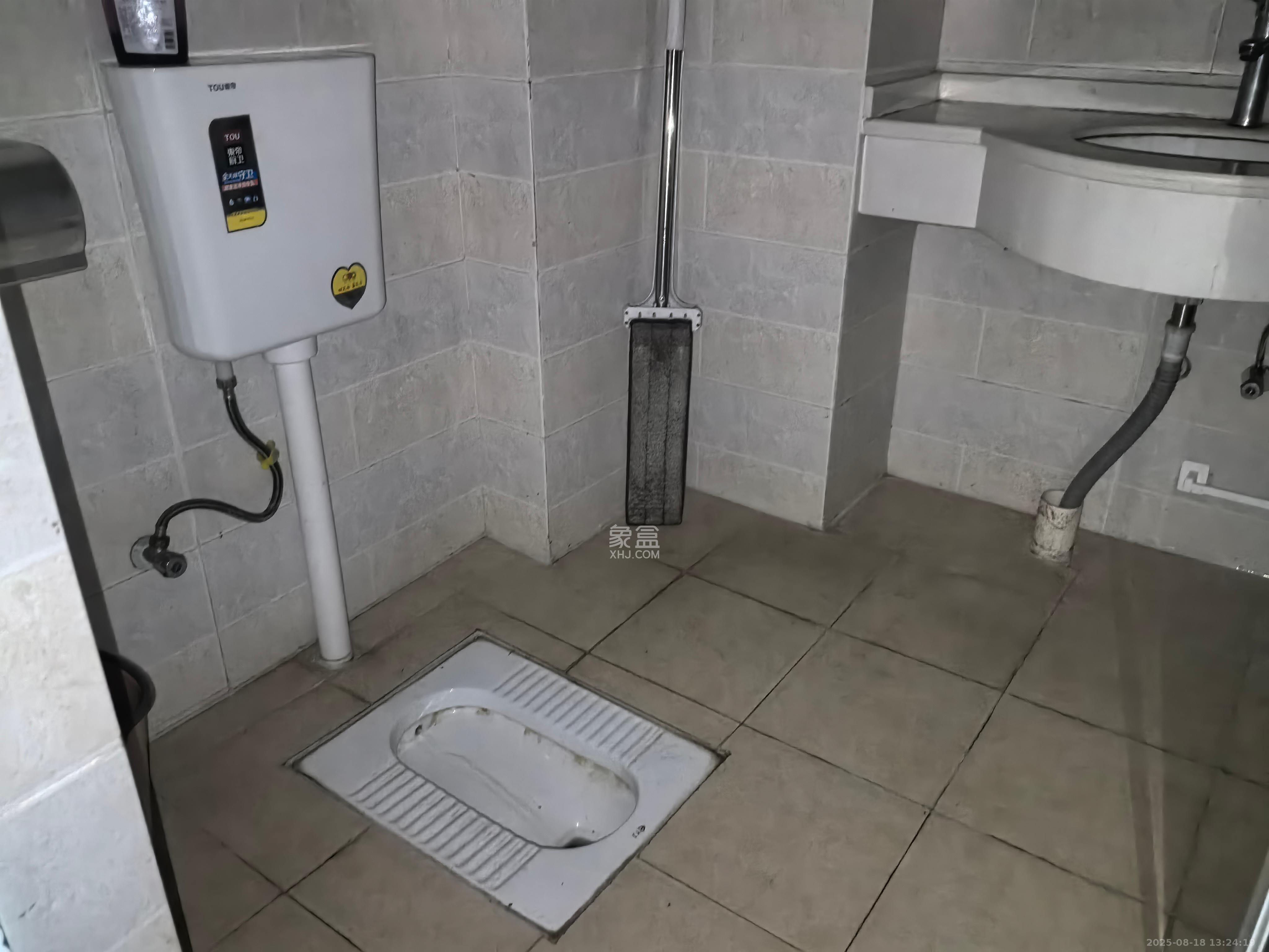 金茂梅溪湖  1室1厅1卫    1500.0元/月室内图