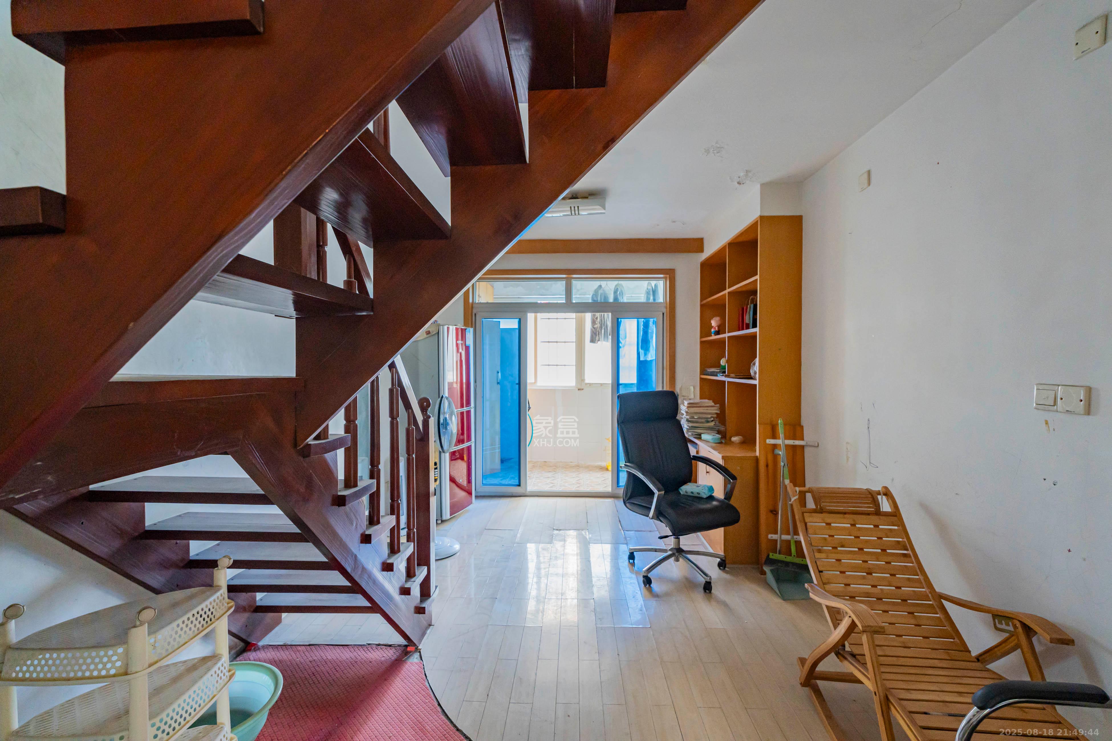 四方小区  3室2厅2卫    88.0万 四方小区  3室2厅2卫    88.0万客厅