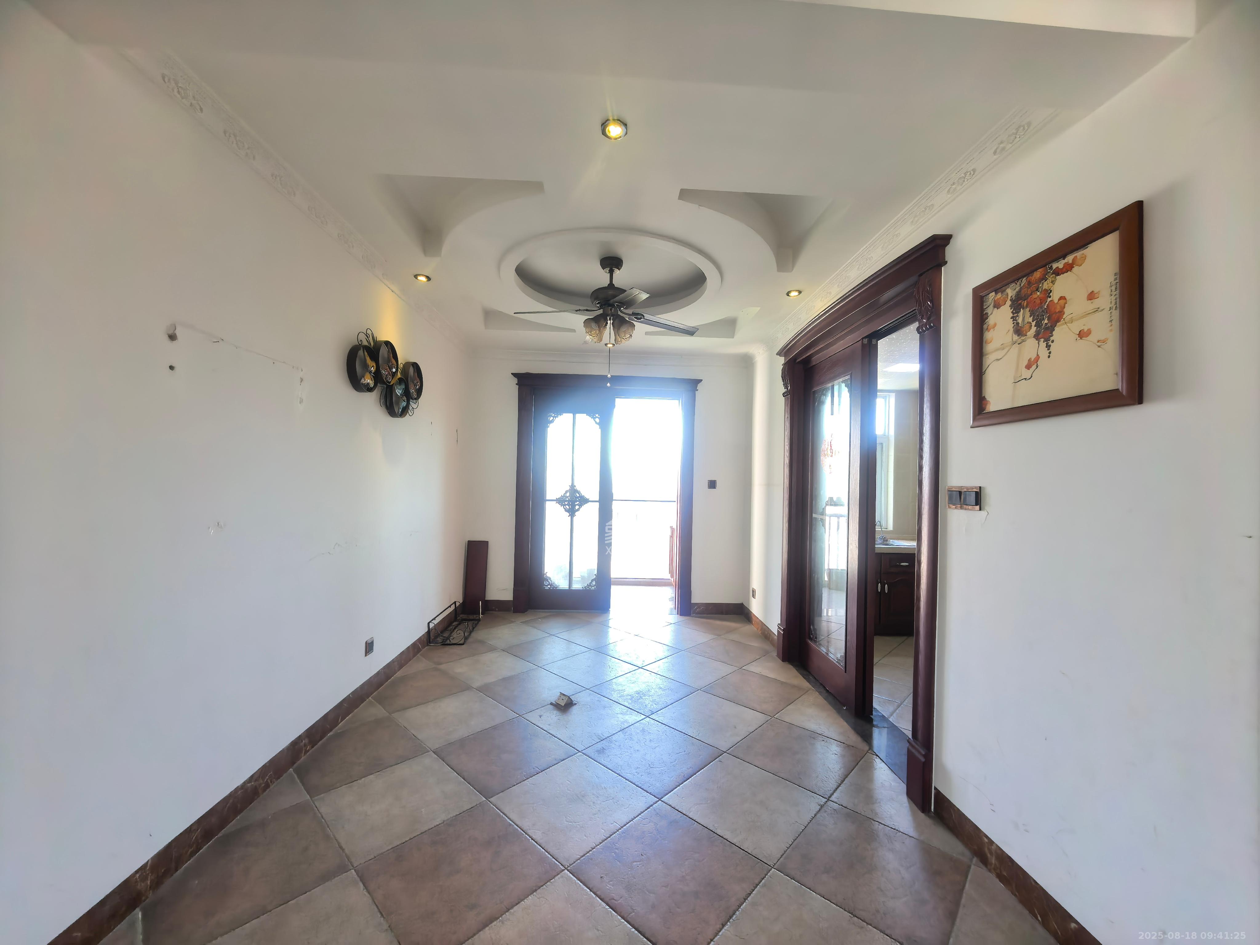 嘉盛华庭(一期、二期、三期)  4室2厅2卫    2800.0元/月 嘉盛华庭(一期、二期、三期)  4室2厅2卫    2800.0元/月室内图