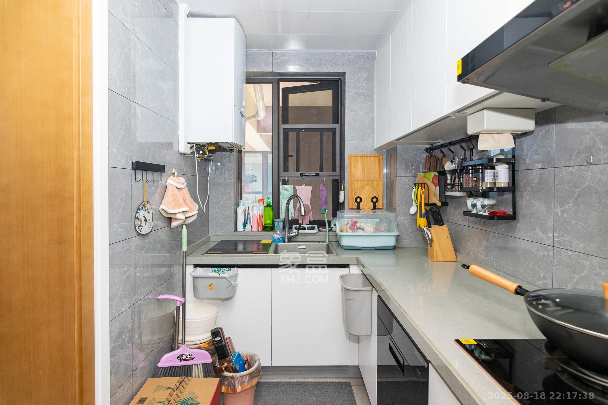 润和美郡(润和紫郡五期)  4室2厅2卫    128.0万 润和美郡(润和紫郡五期)  4室2厅2卫    128.0万厨房