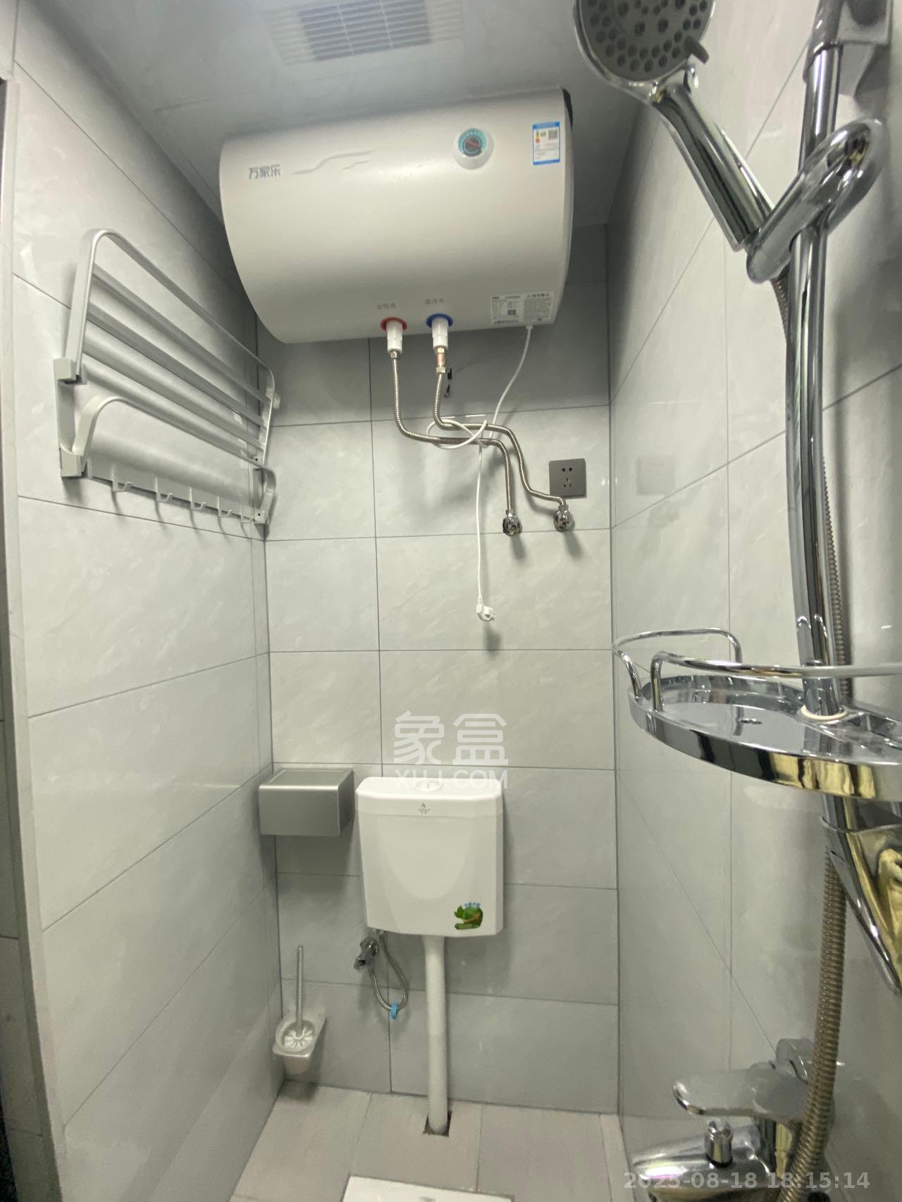 保利海德公园  1室1厅1卫    1700.0元/月 保利海德公园  1室1厅1卫    1700.0元/月室内图