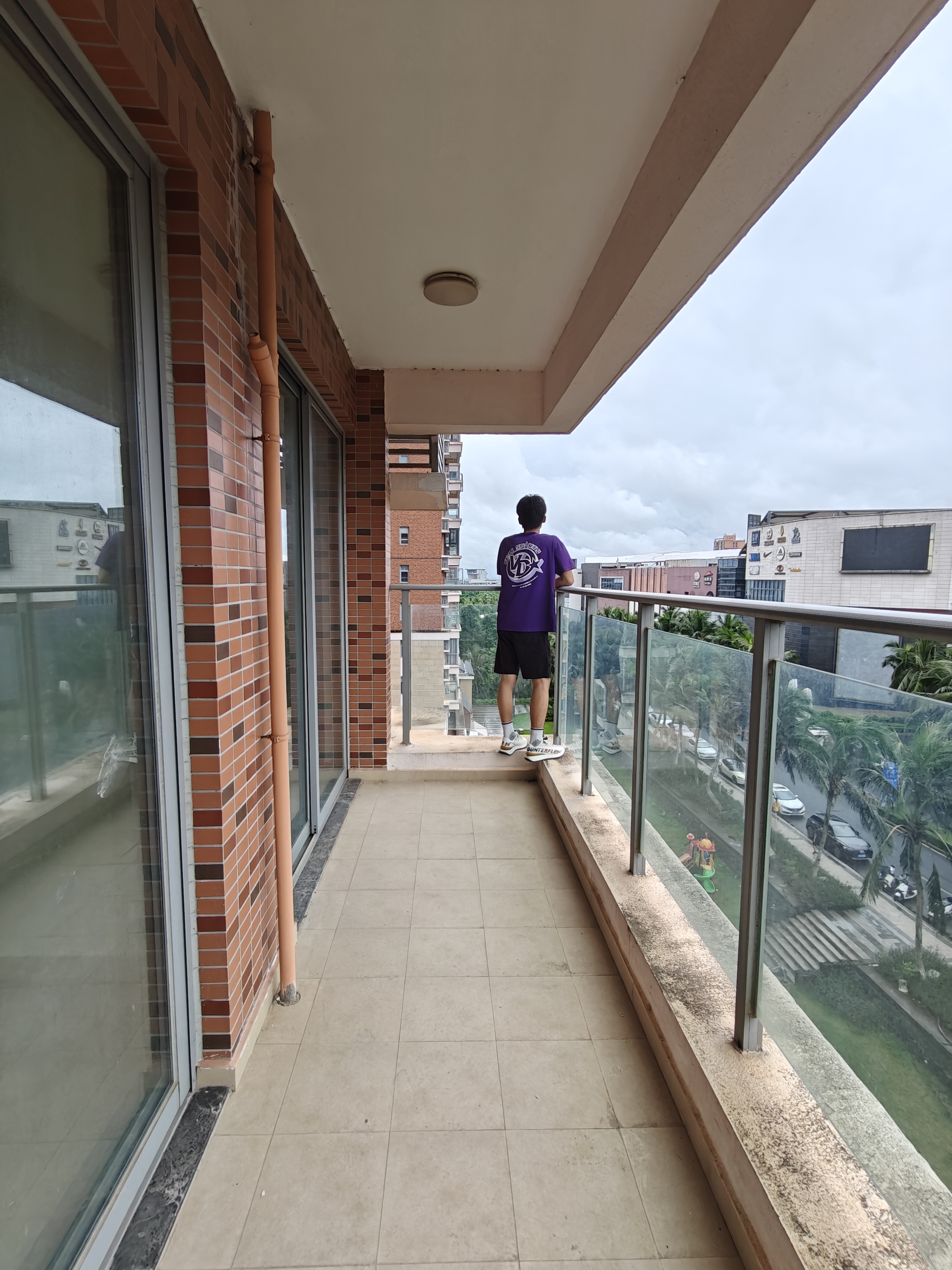 观澜湖新城 3室2厅2卫 150.0万 观澜湖新城 3室2厅2卫 150.0万阳台