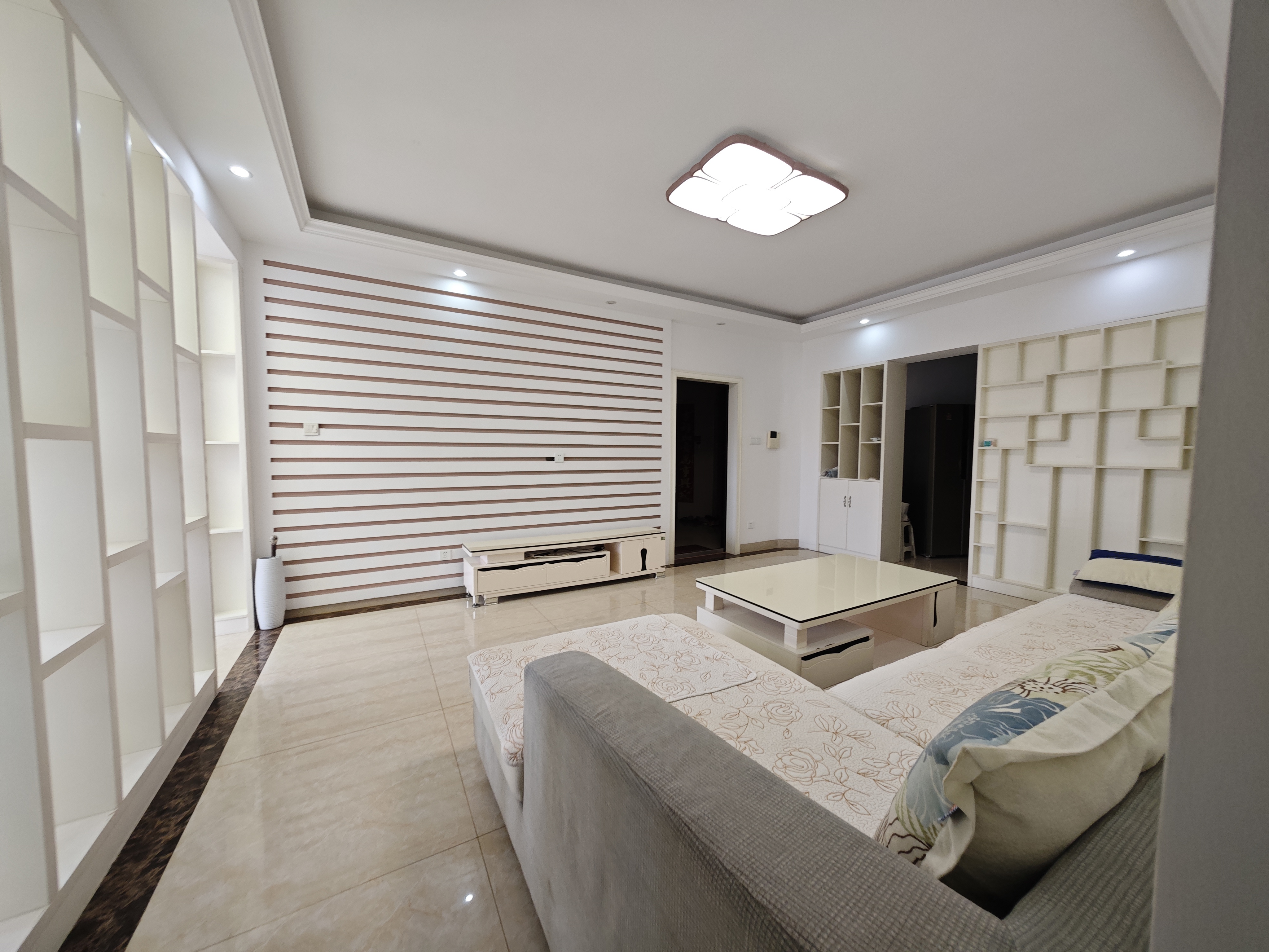 星华佳园 4室2厅2卫 206.0万 星华佳园 4室2厅2卫 206.0万客厅