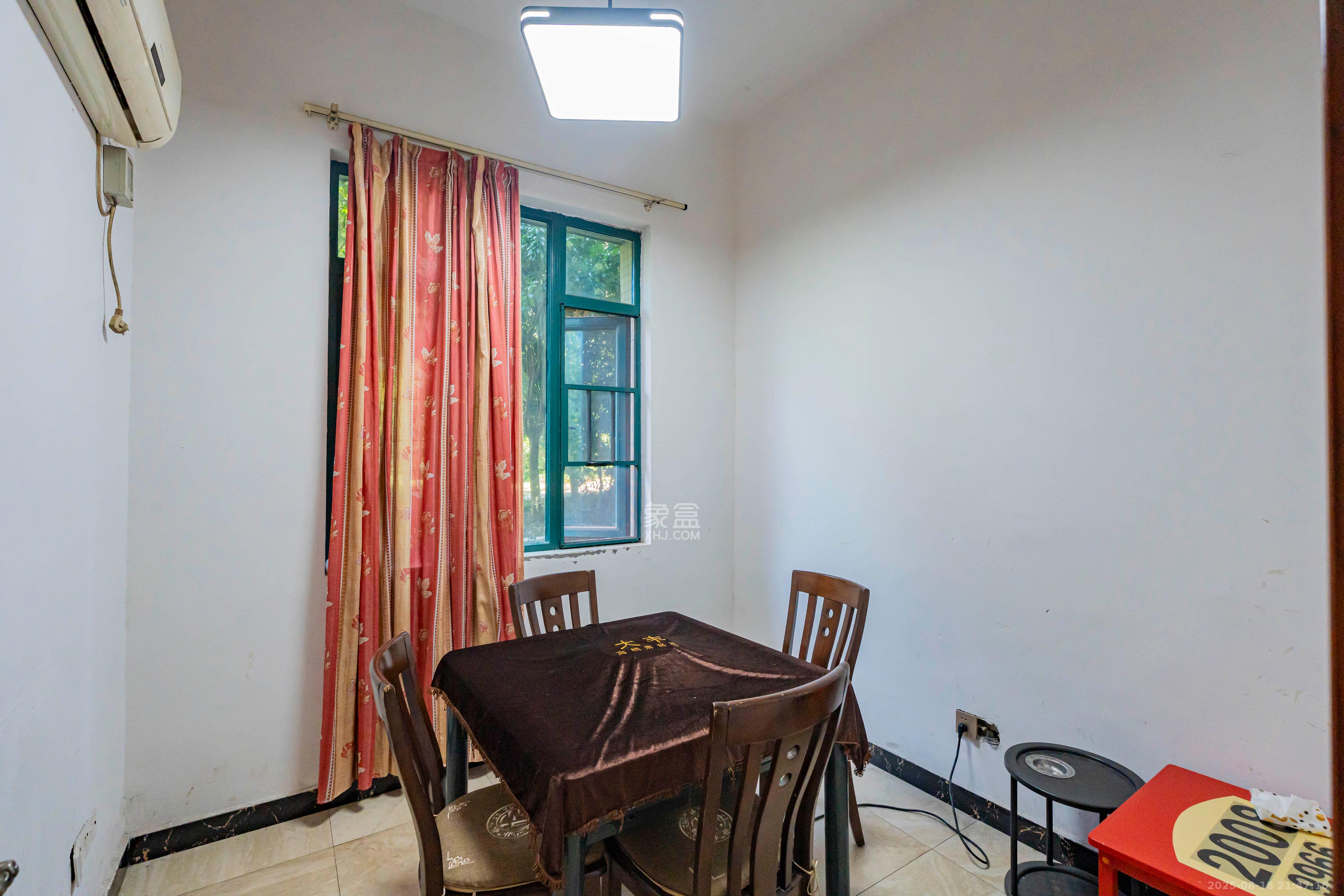 恒大雅苑 4室2厅2卫 108.0万 恒大雅苑 4室2厅2卫 108.0万卧室