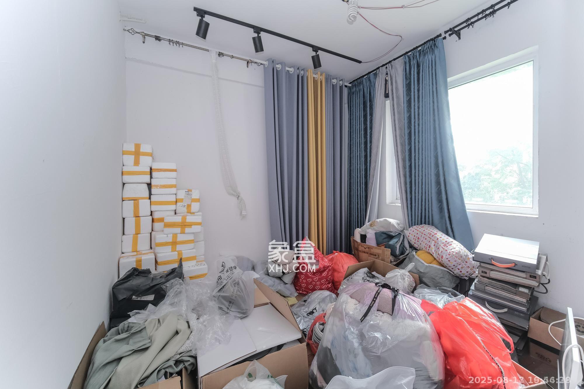 保利香槟国际  3室1厅1卫    500.0元/月 保利香槟国际  3室1厅1卫    500.0元/月室内图