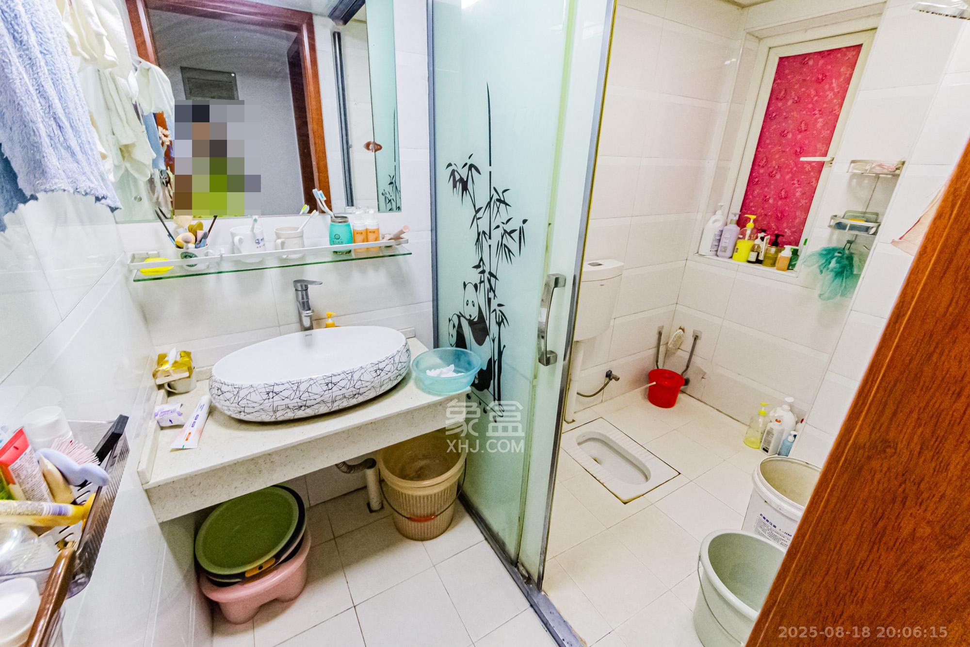 万国城(当代满庭春MOMA)三期  3室2厅1卫    79.0万 万国城(当代满庭春MOMA)三期  3室2厅1卫    79.0万卫生间