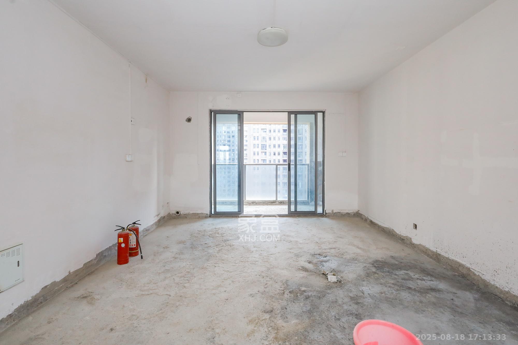 八方小区C区  3室2厅2卫    380.0万 八方小区C区  3室2厅2卫    380.0万客厅