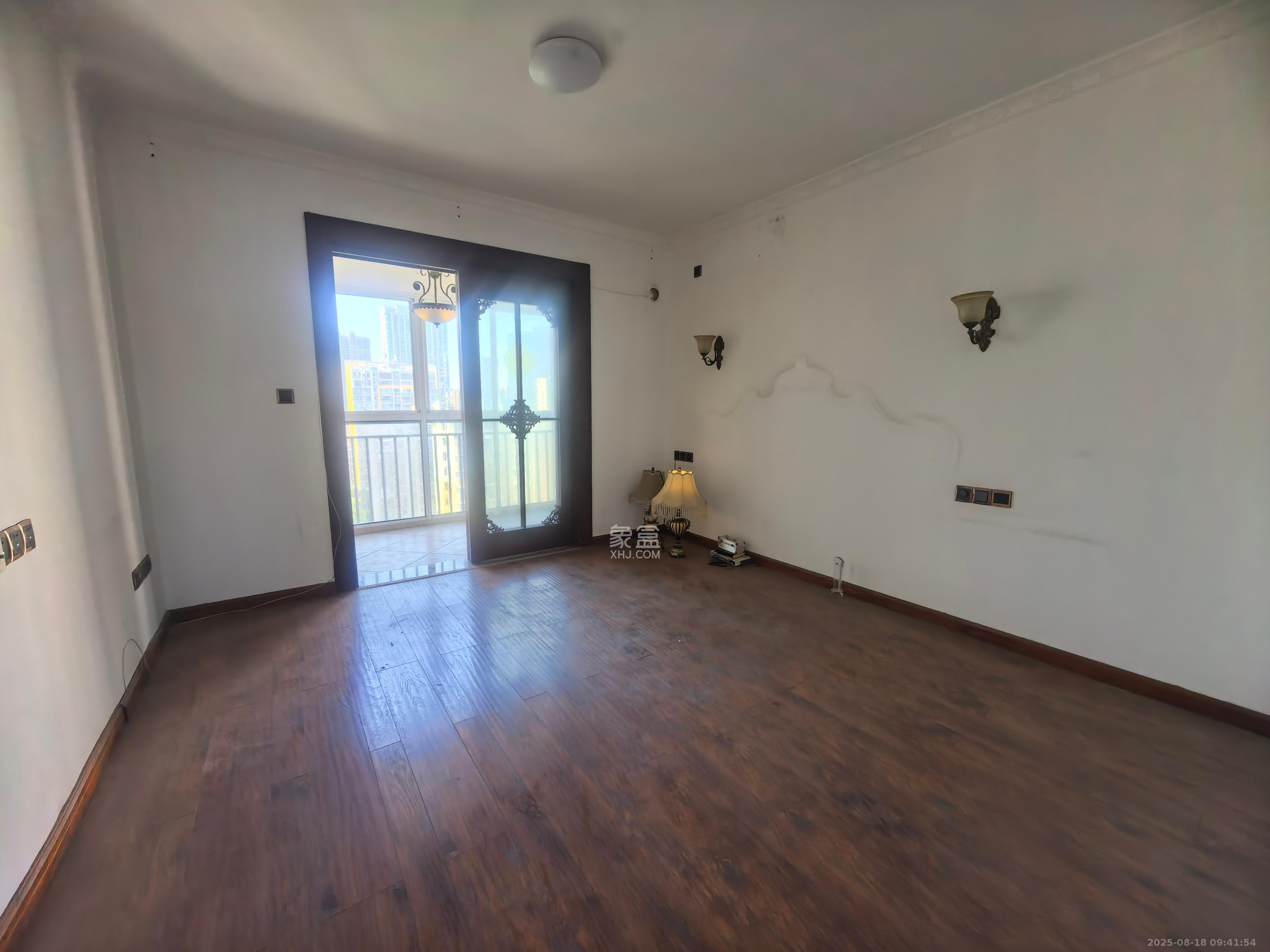 嘉盛华庭(一期、二期、三期)  4室2厅2卫    2800.0元/月 嘉盛华庭(一期、二期、三期)  4室2厅2卫    2800.0元/月室内图