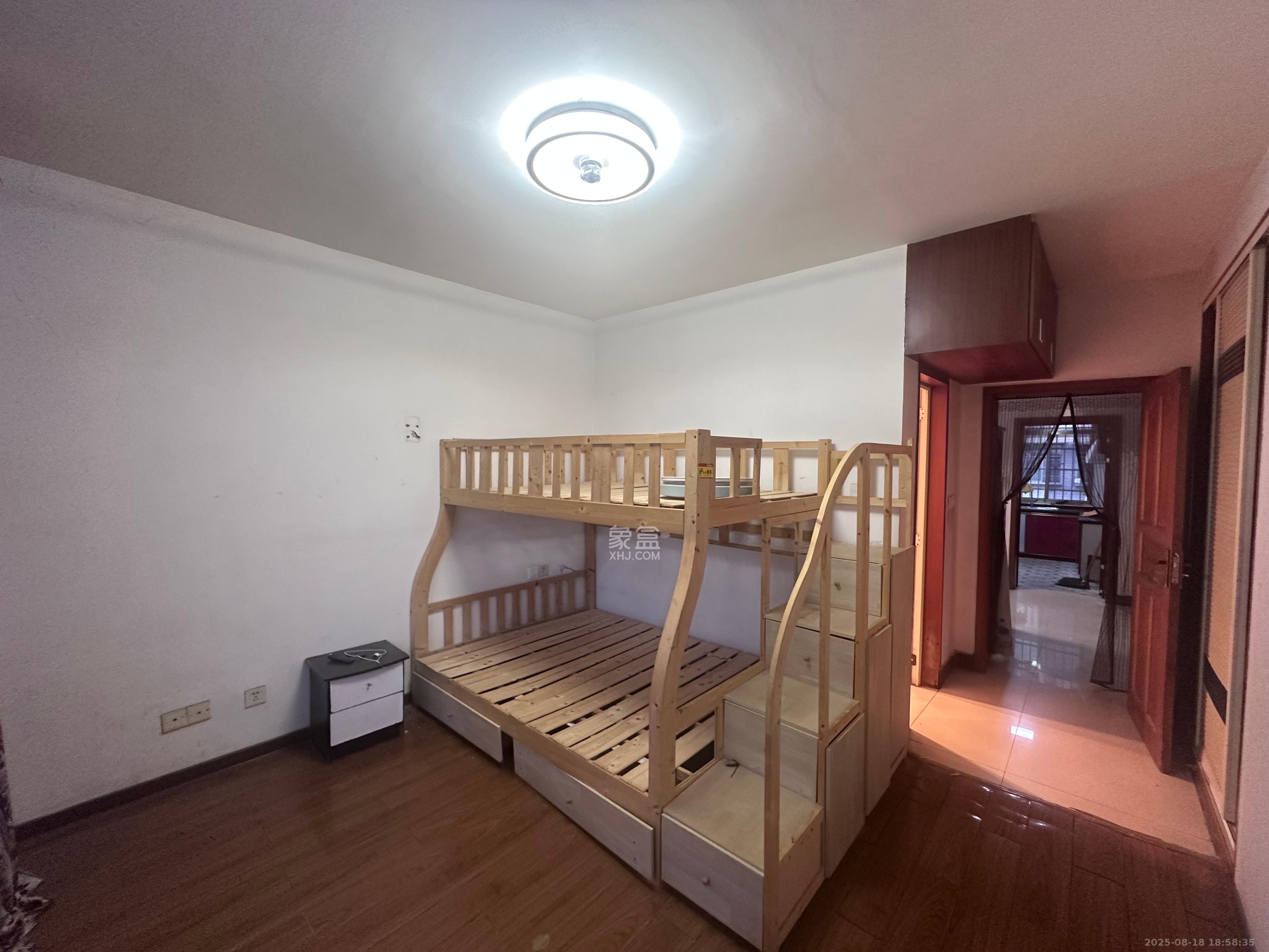 自然安置小区 3室1厅1卫 1400.0元/月 自然安置小区 3室1厅1卫 1400.0元/月室内图