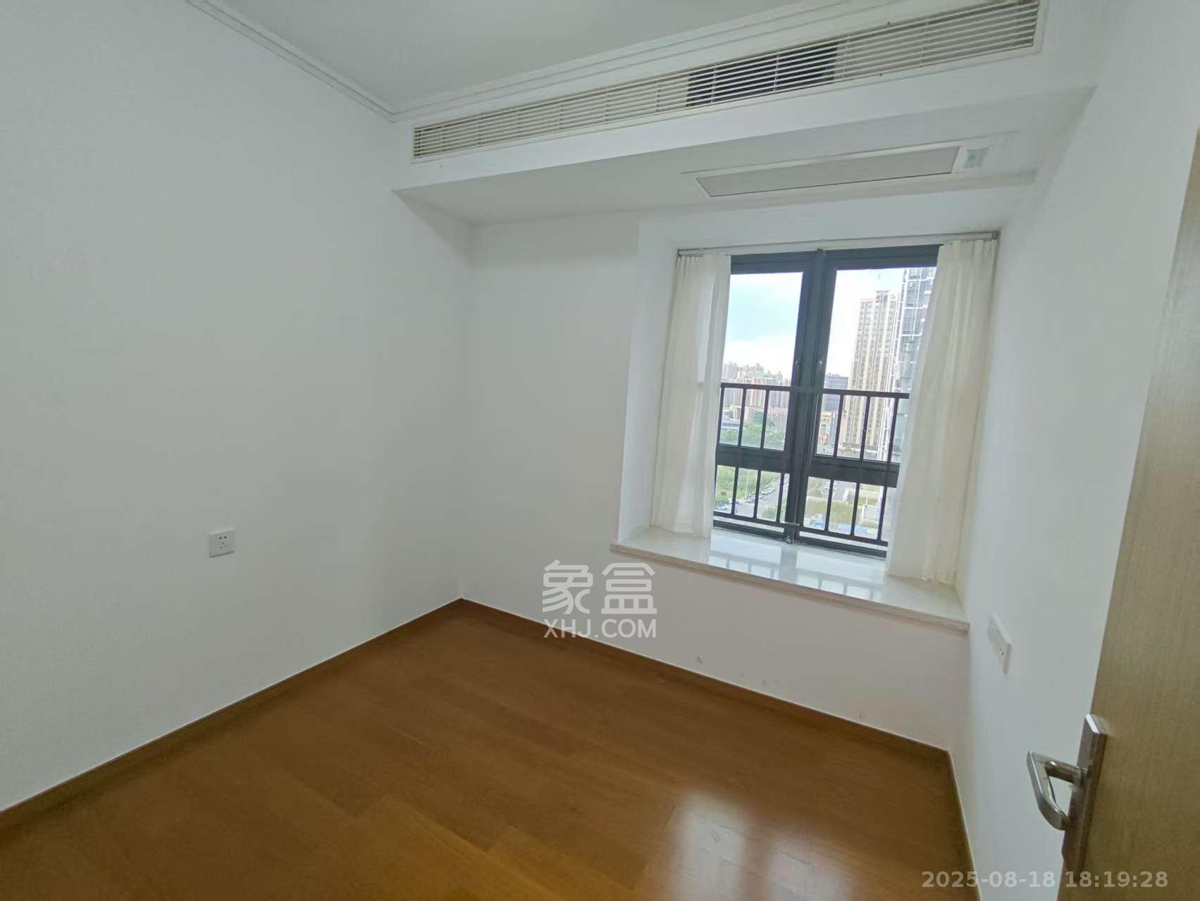 清控湖山雅居南区  4室1厅2卫    2700.0元/月 清控湖山雅居南区  4室1厅2卫    2700.0元/月室内图