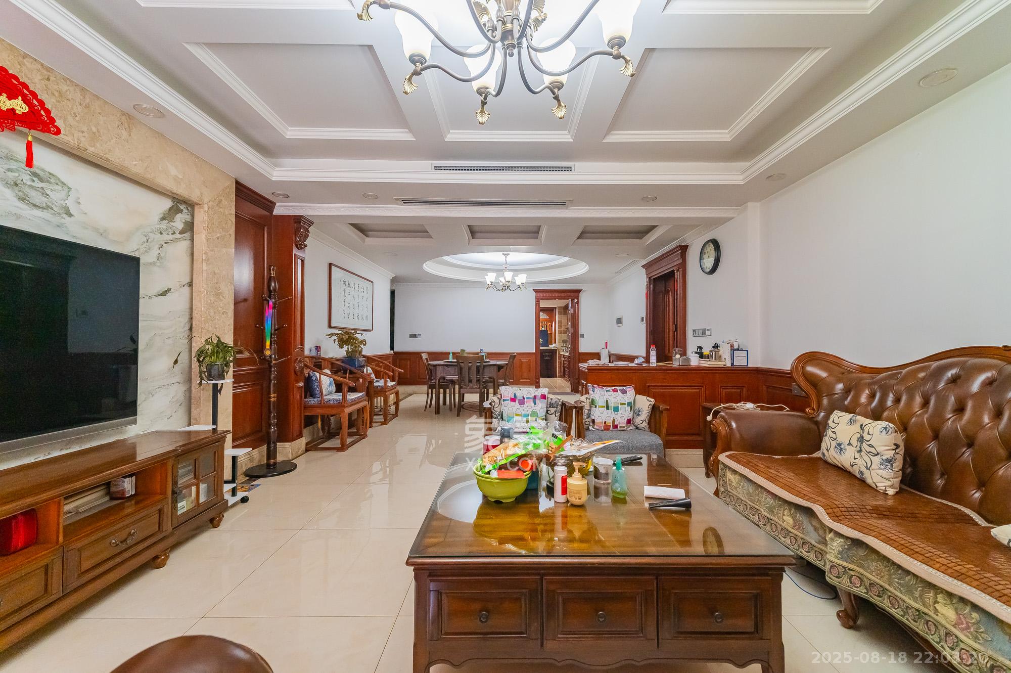 海伦春天  5室2厅3卫    288.0万客厅