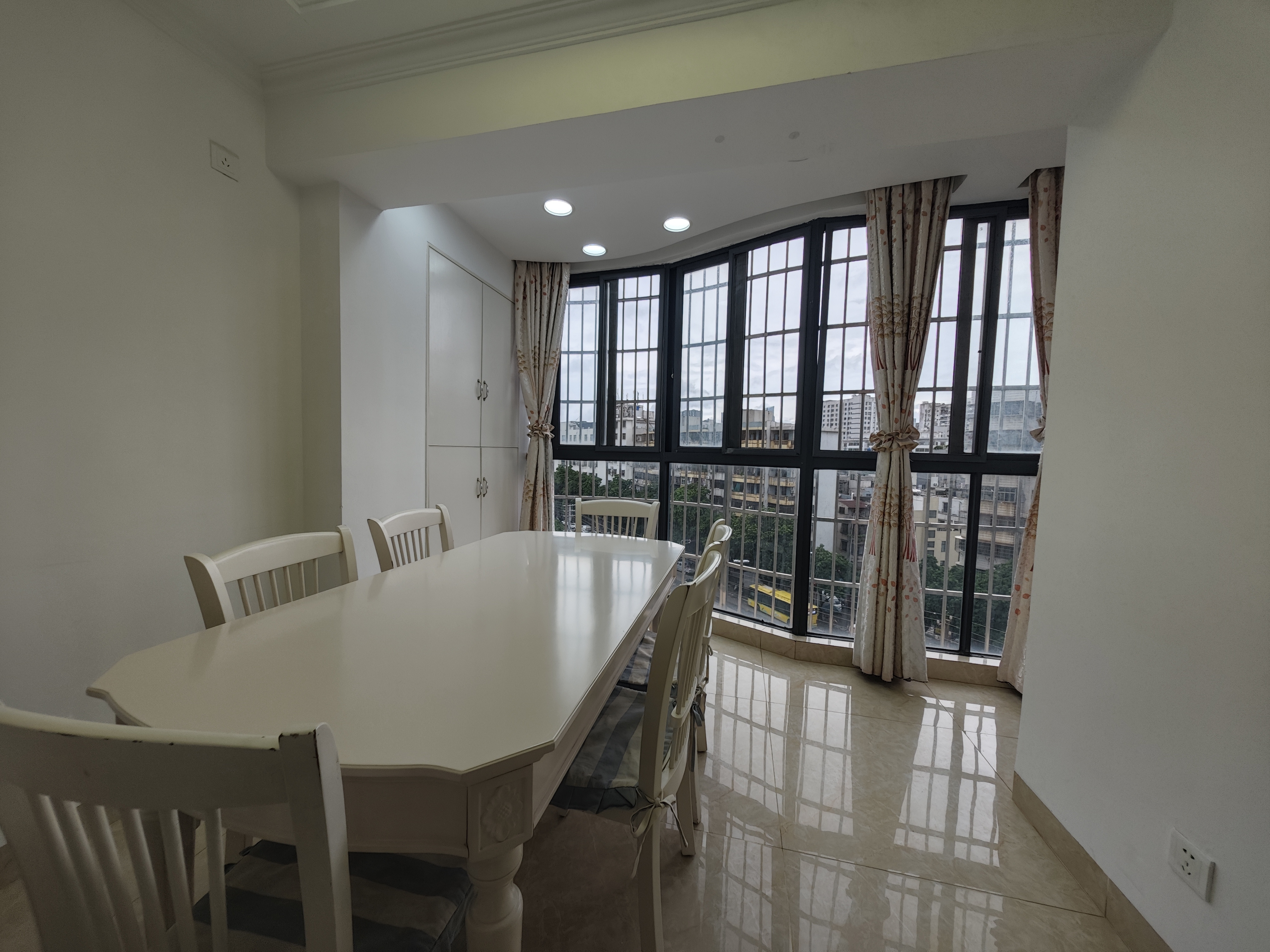 星华佳园 4室2厅2卫 206.0万 星华佳园 4室2厅2卫 206.0万客厅