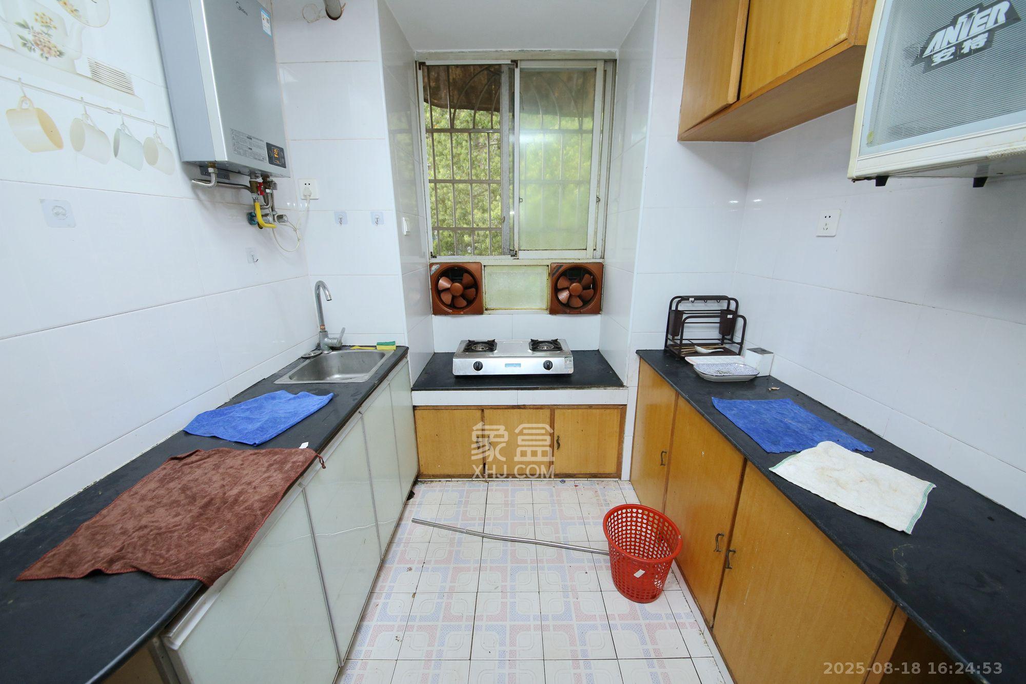 金泰小区 3室2厅1卫 1800.0元/月 金泰小区 3室2厅1卫 1800.0元/月室内图