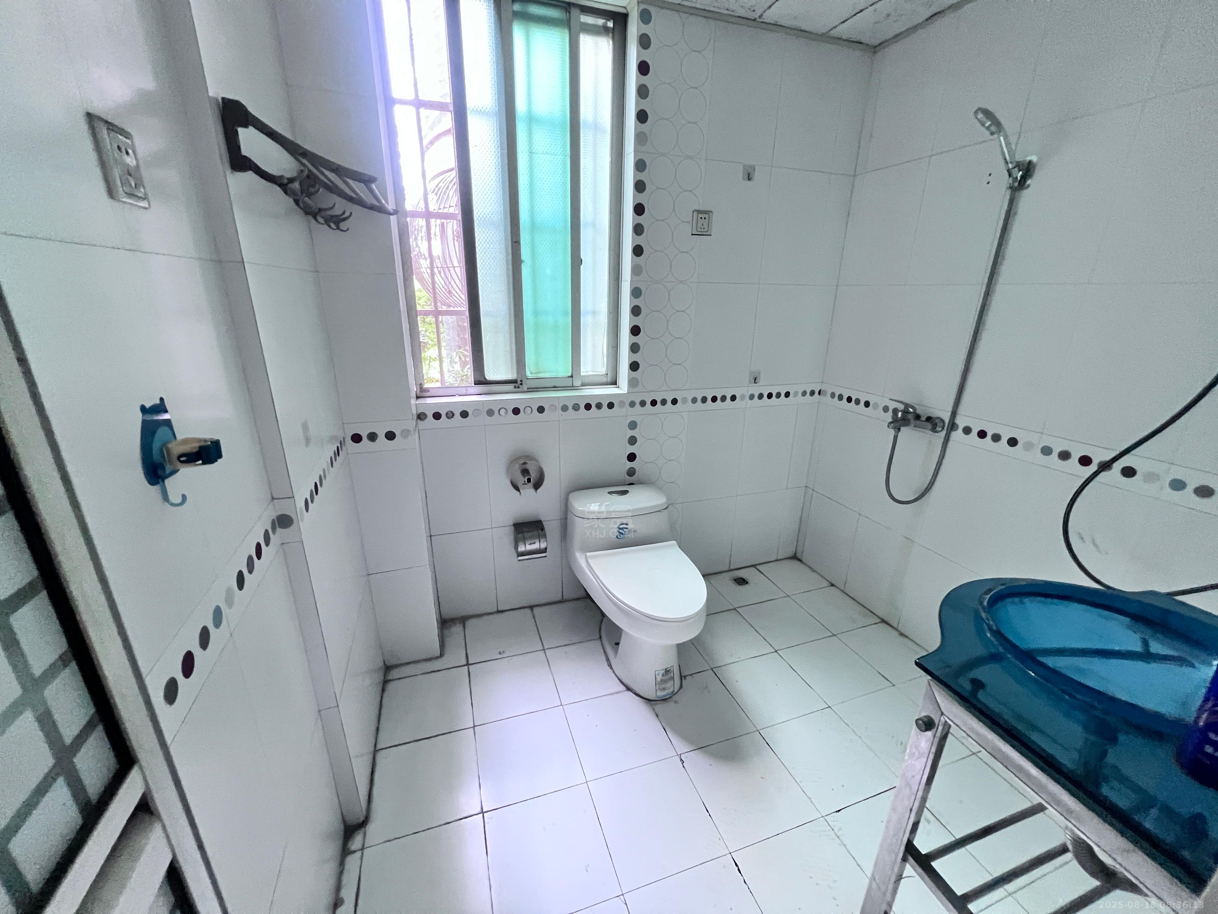 四季花园 4室2厅2卫 1700.0元/月 四季花园 4室2厅2卫 1700.0元/月室内图