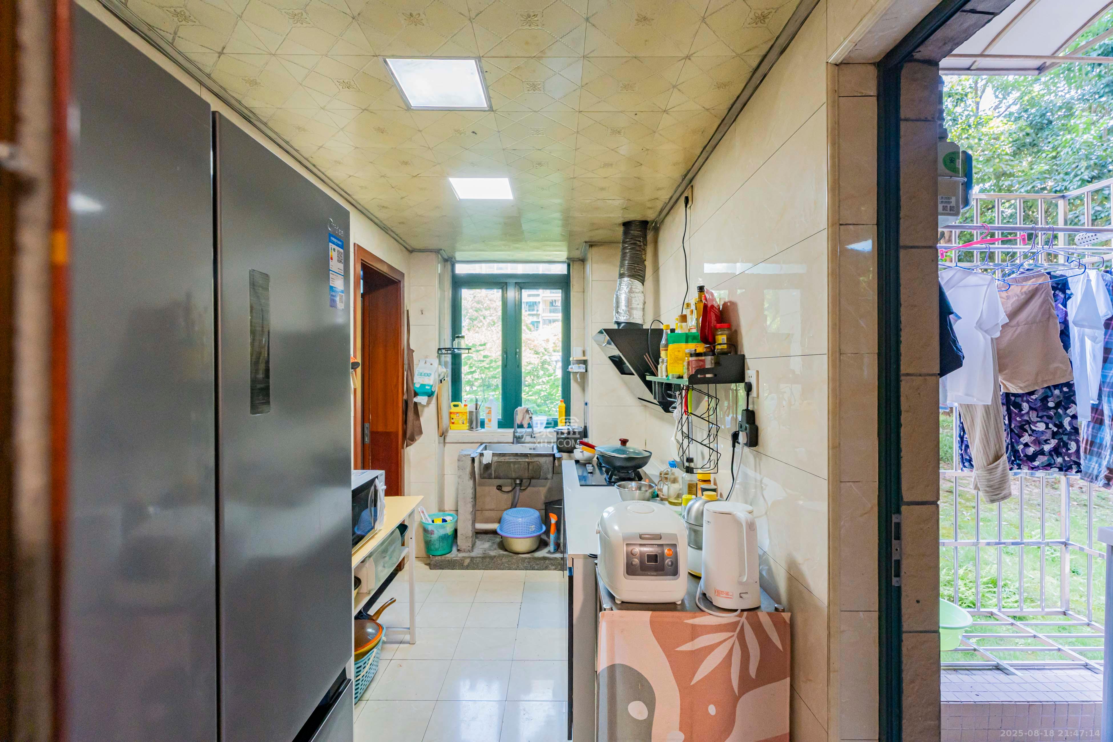 恒大雅苑 4室2厅2卫 108.0万 恒大雅苑 4室2厅2卫 108.0万厨房