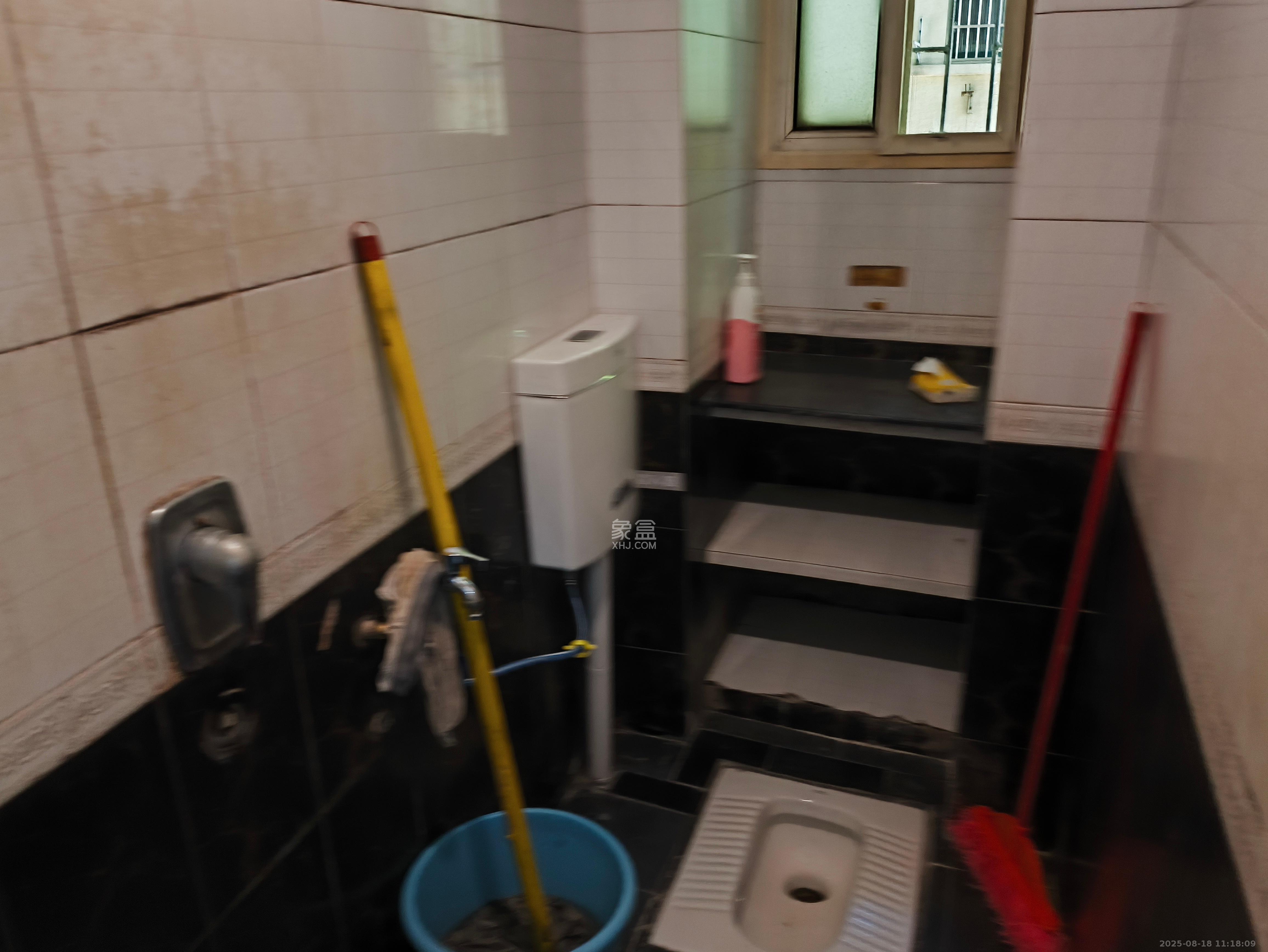 八一路散盘 2室1厅1卫 2200.0元/月 八一路散盘 2室1厅1卫 2200.0元/月室内图