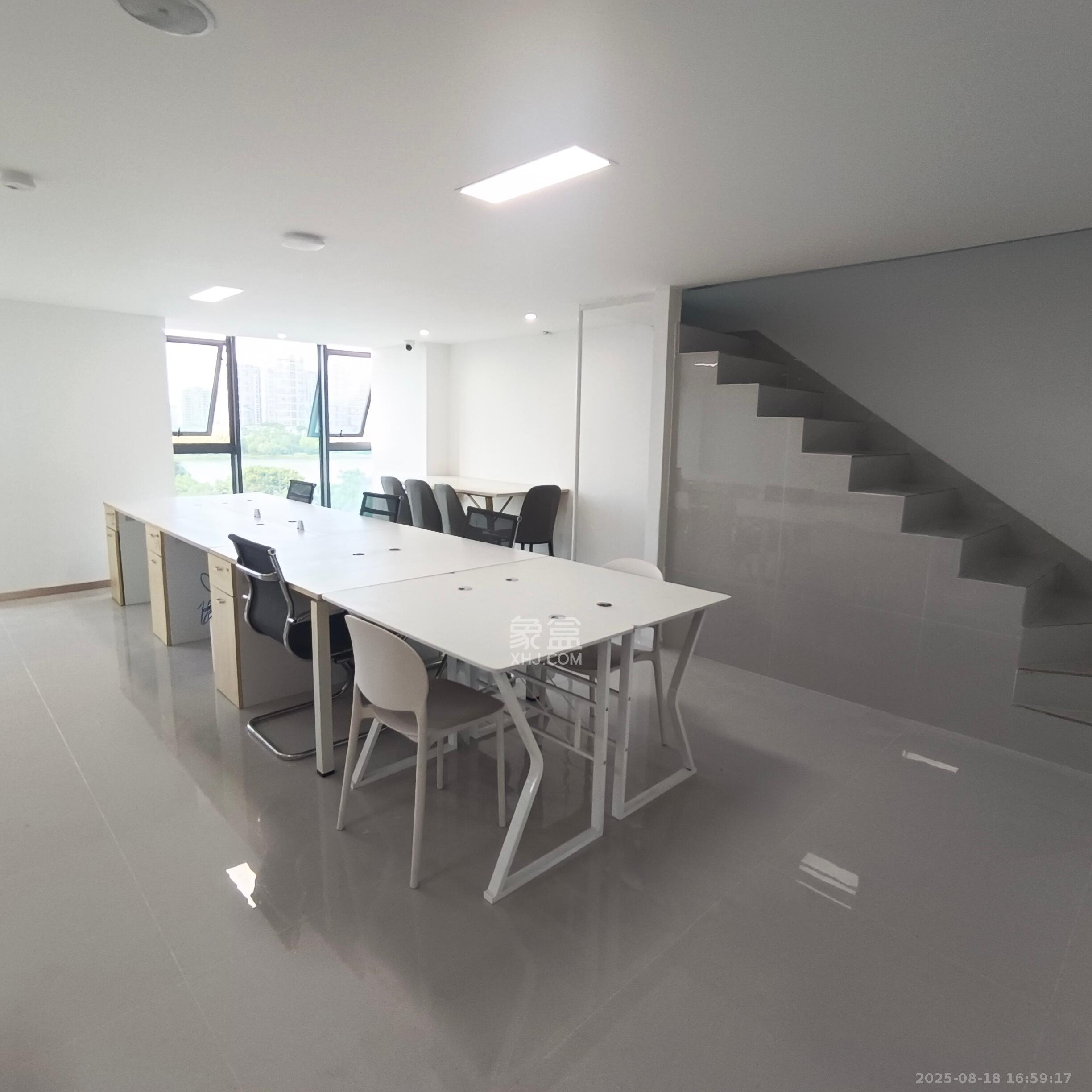 绿地V岛  1室1厅1卫    4500.0元/月 绿地V岛  1室1厅1卫    4500.0元/月