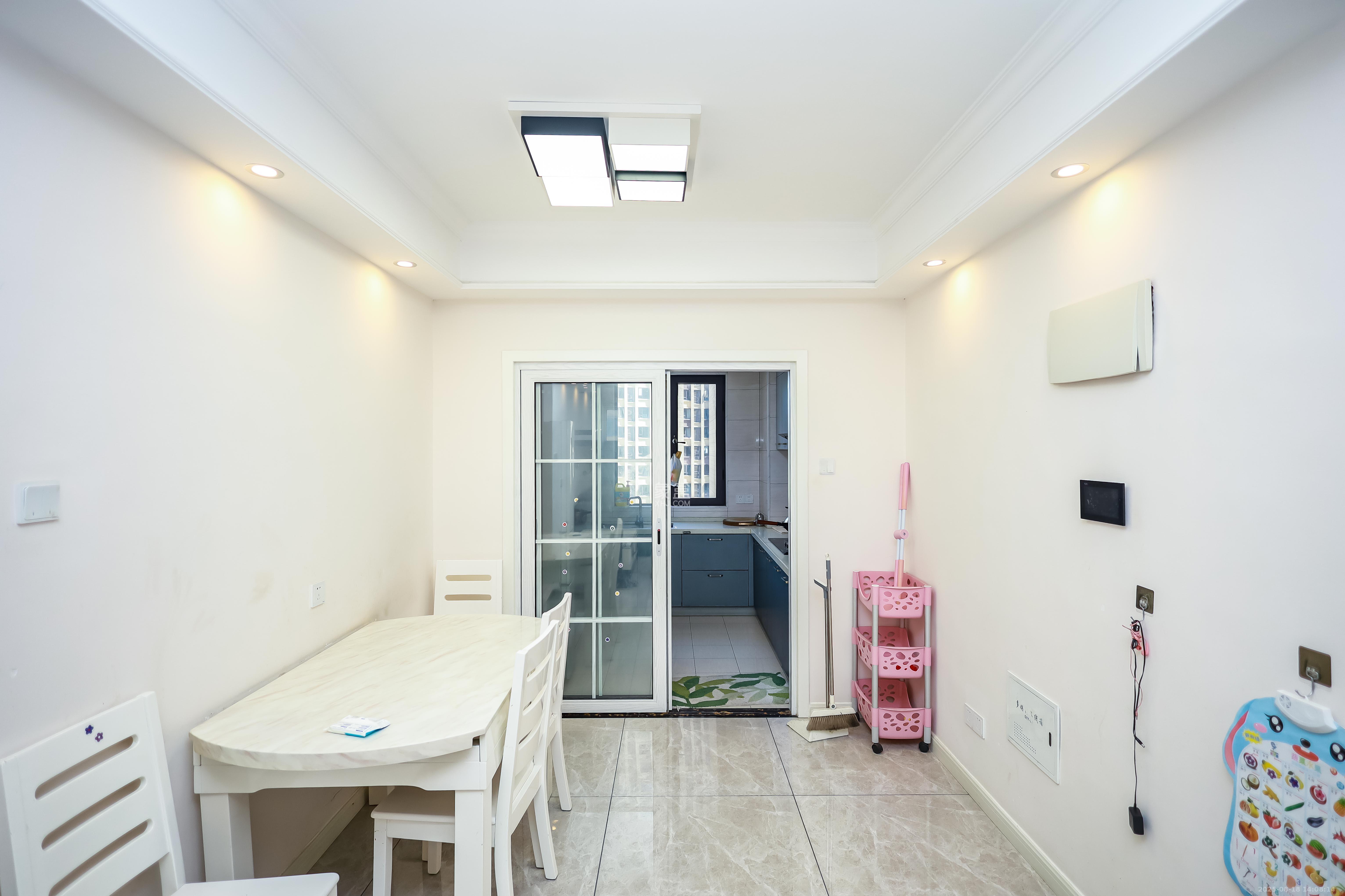 奥克斯缔壹城 4室2厅2卫 168.0万 奥克斯缔壹城 4室2厅2卫 168.0万客厅