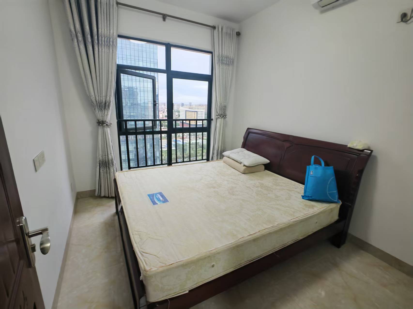 海阔天空-国瑞城四期(爵仕苑) 1室1厅1卫 2400.0元/月 海阔天空-国瑞城四期(爵仕苑) 1室1厅1卫 2400.0元/月室内图