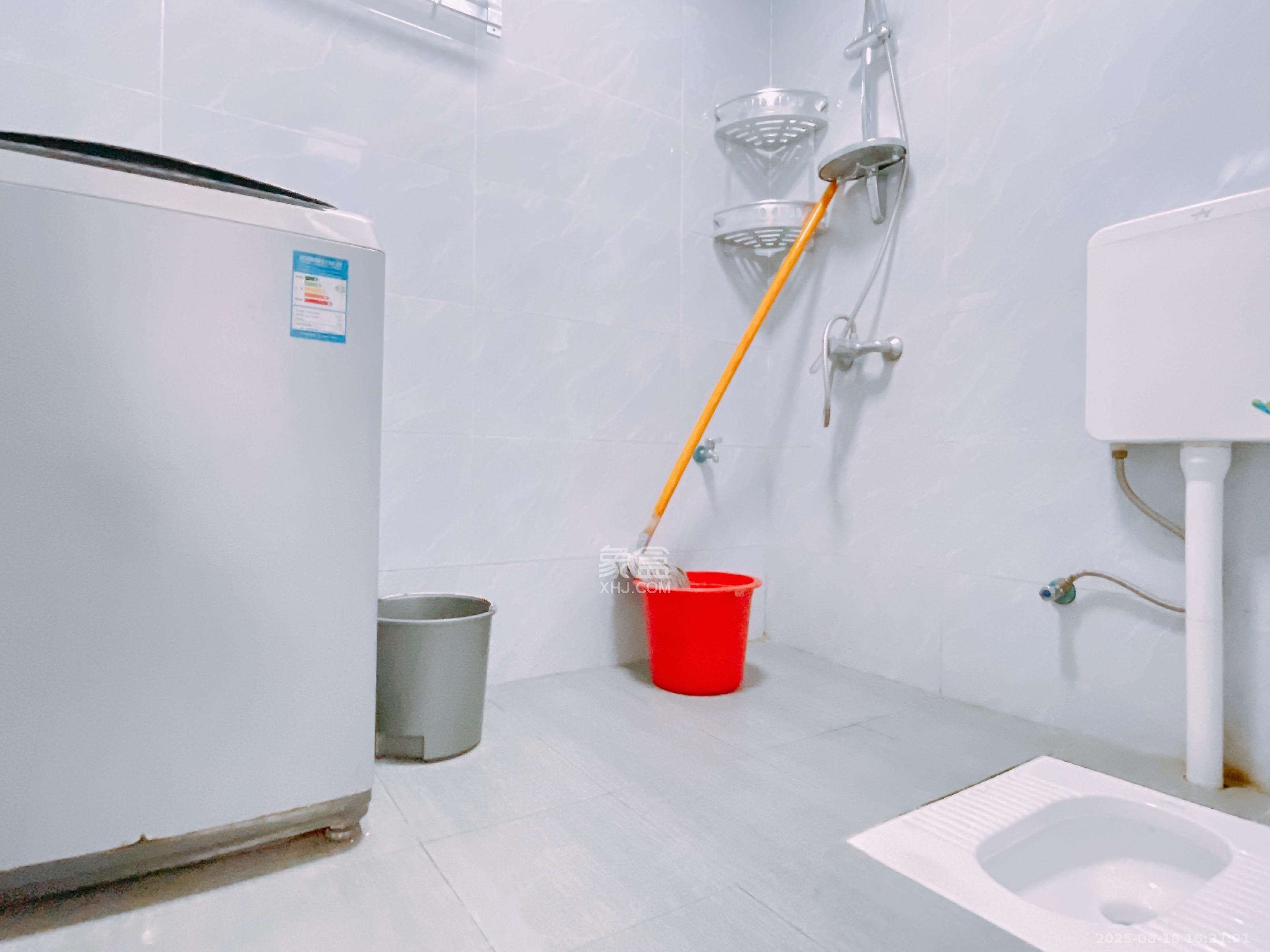 营盘东路、营盘西路散盘 2室1厅1卫 2100.0元/月 营盘东路、营盘西路散盘 2室1厅1卫 2100.0元/月室内图