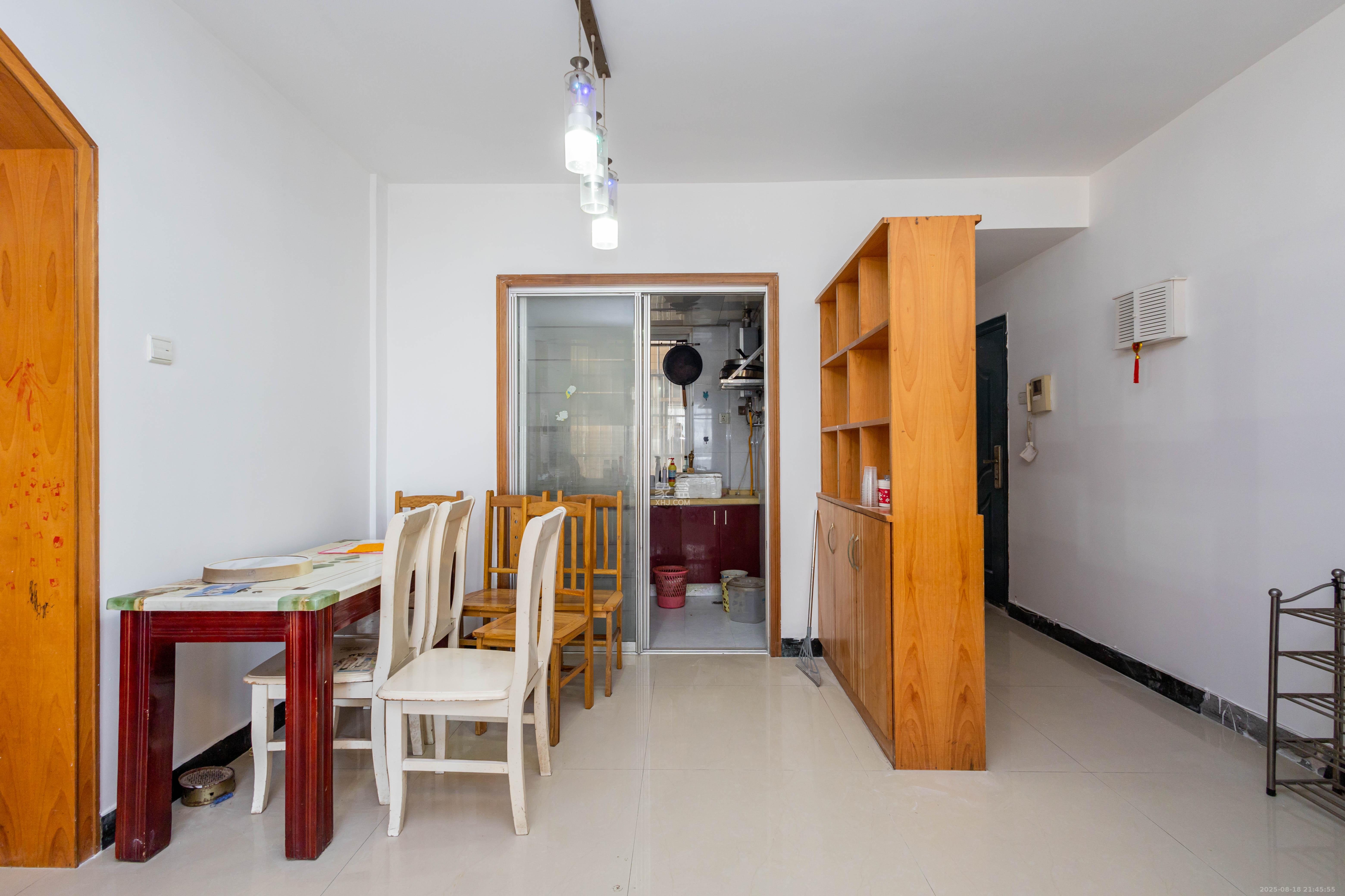 圣力华苑 2室2厅1卫 35.8万 圣力华苑 2室2厅1卫 35.8万客厅