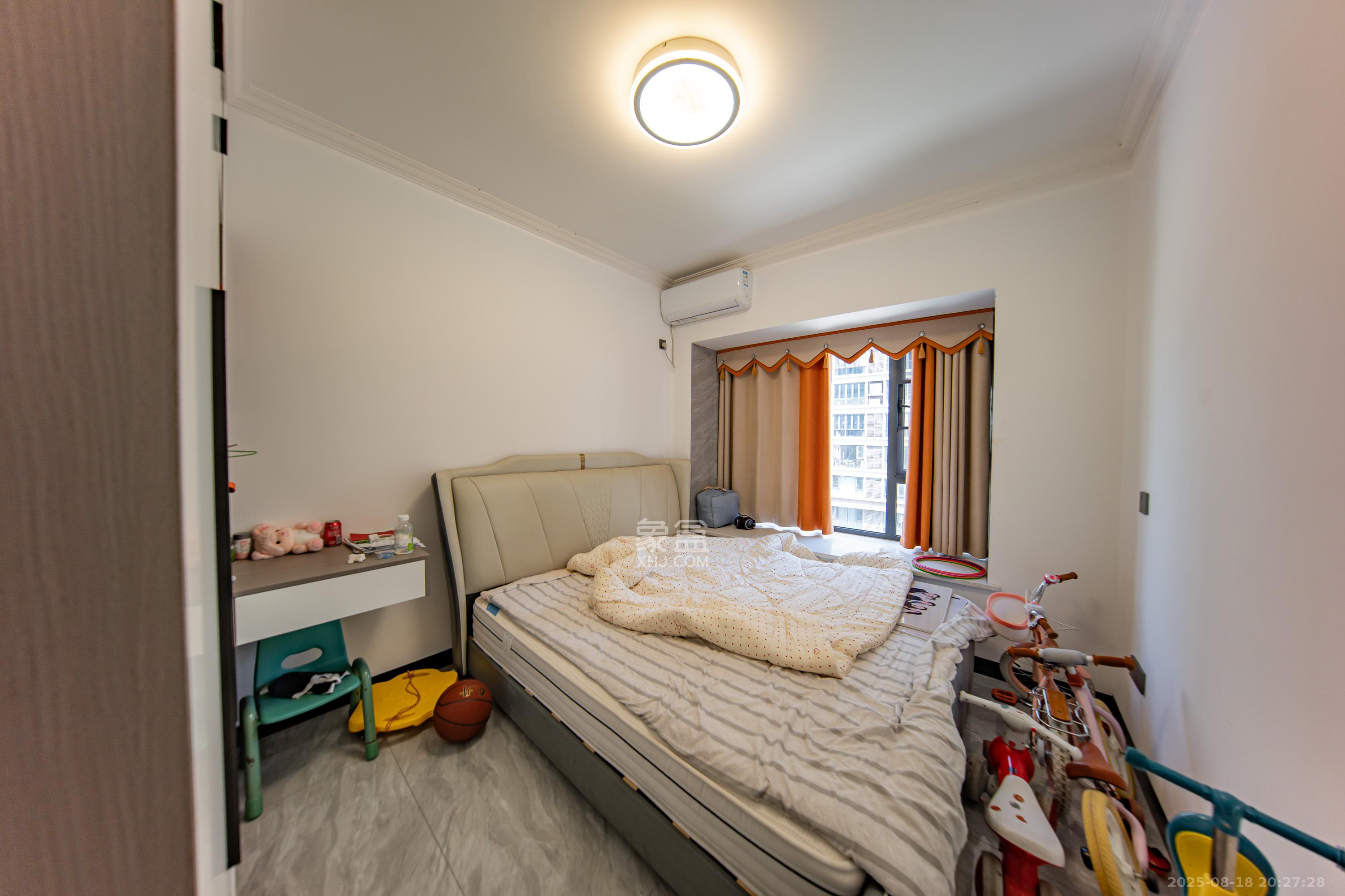 南山十里天池  4室2厅2卫    119.8万 南山十里天池  4室2厅2卫    119.8万卧室