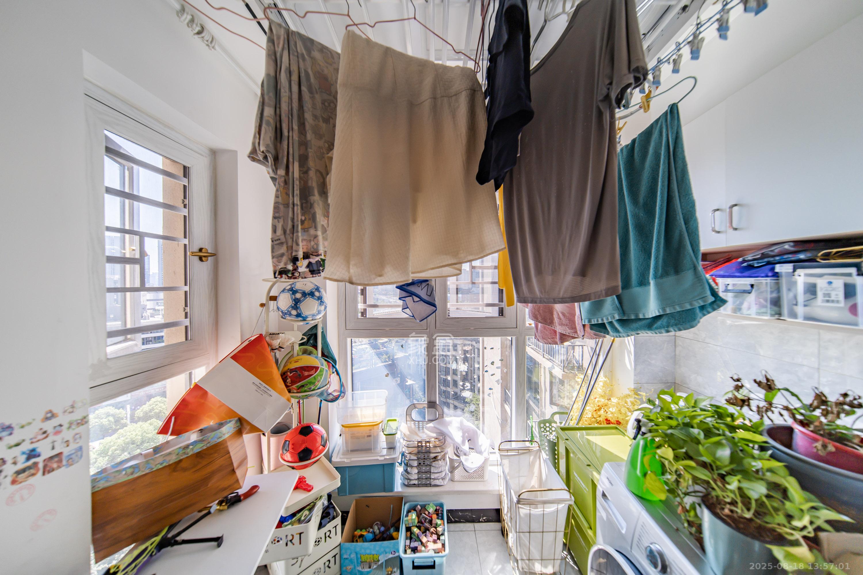 合能洋湖公馆  3室1厅2卫    95.0万 合能洋湖公馆  3室1厅2卫    95.0万阳台