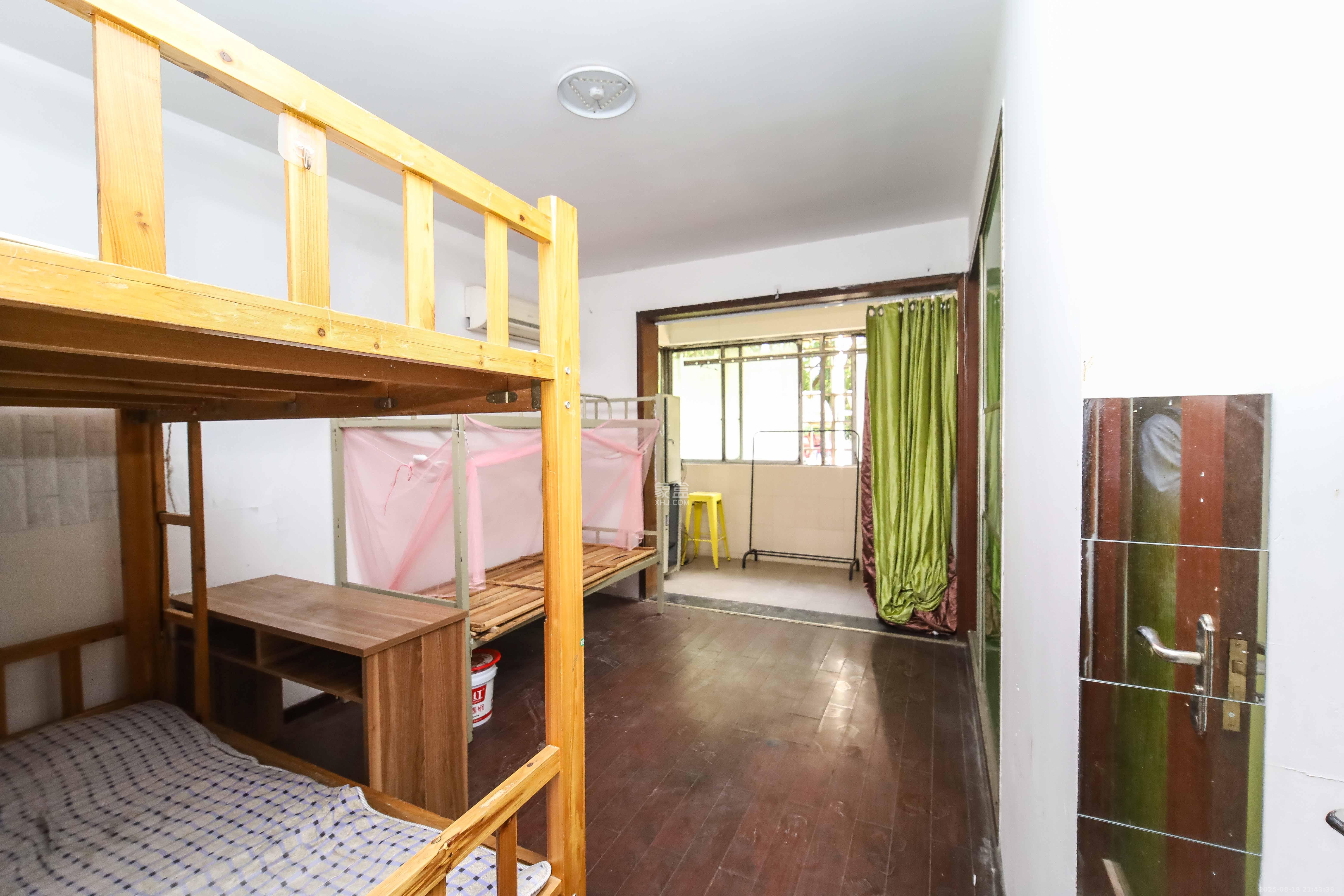 农广校单位宿舍  4室2厅2卫    79.8万 农广校单位宿舍  4室2厅2卫    79.8万卧室