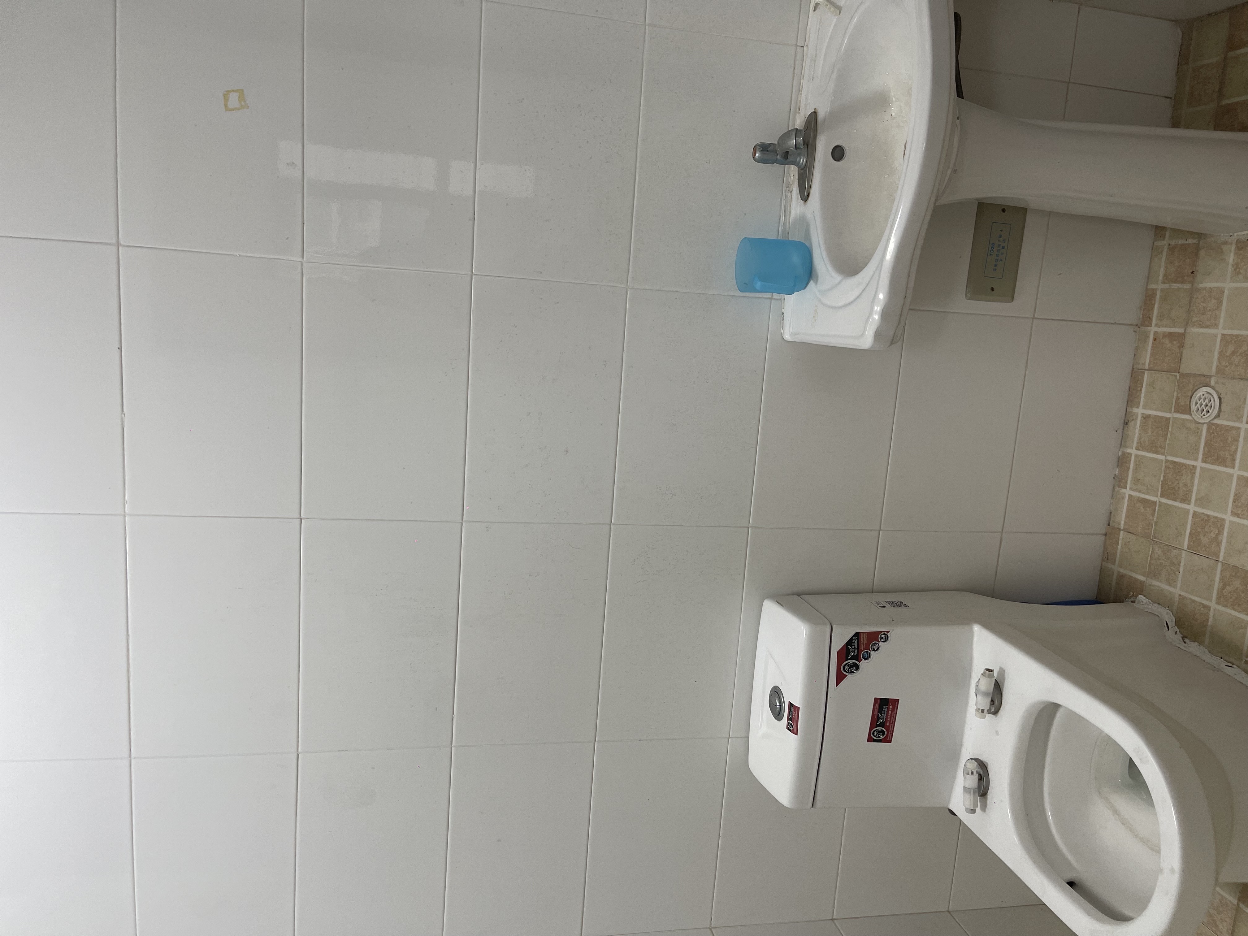 盛贤景都  3室2厅2卫   2300.00元/月室内图