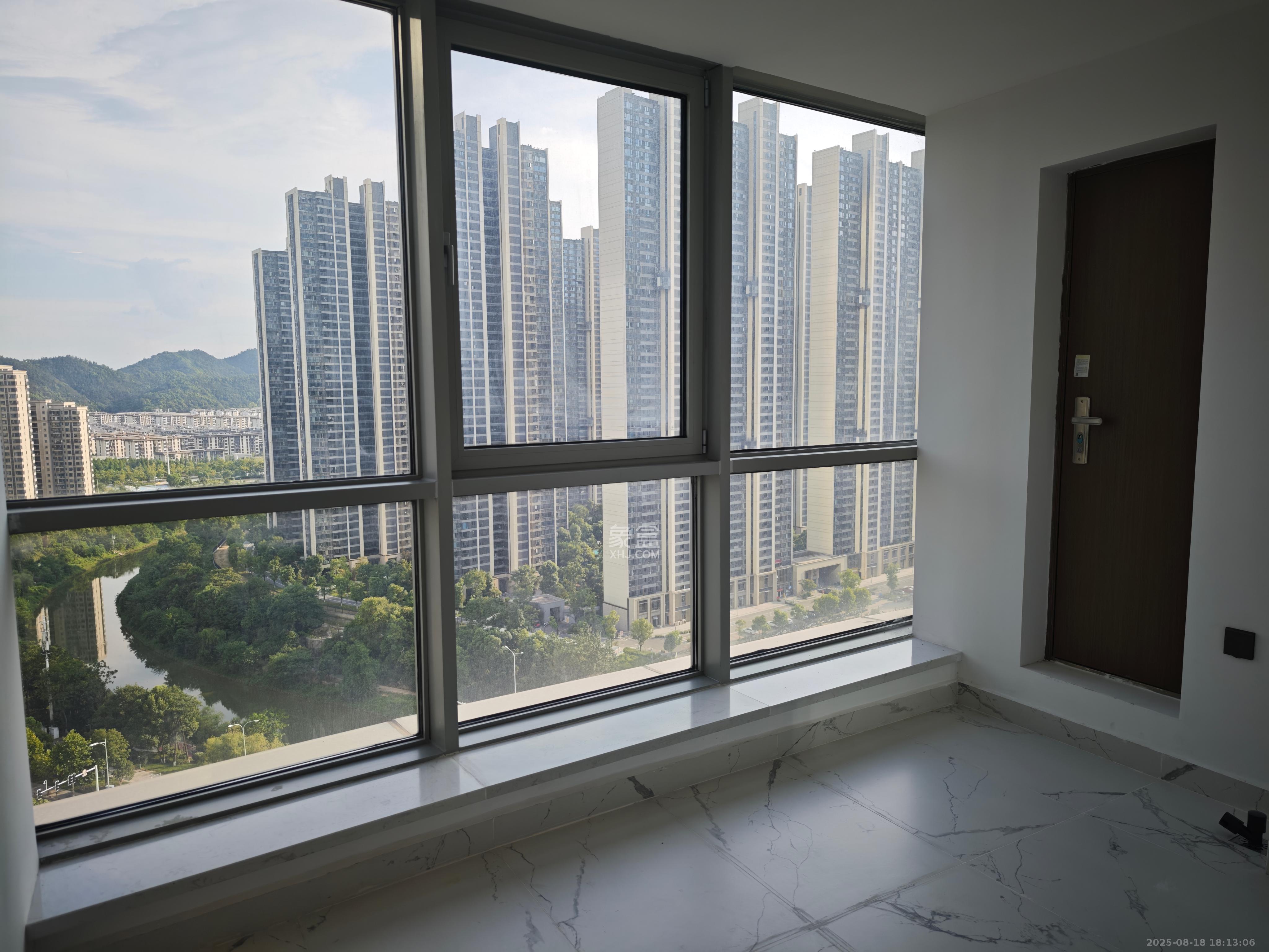 正荣梅溪紫阙台  4室2厅3卫    8500.0元/月室内图