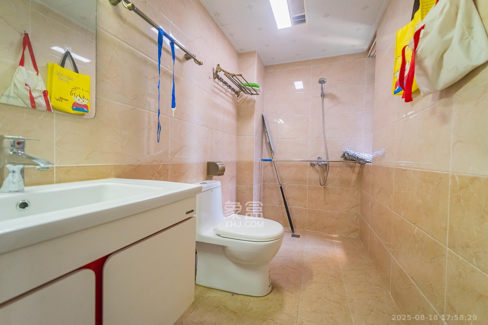 海伦春天 3室2厅2卫 95.8万 海伦春天 3室2厅2卫 95.8万卫生间