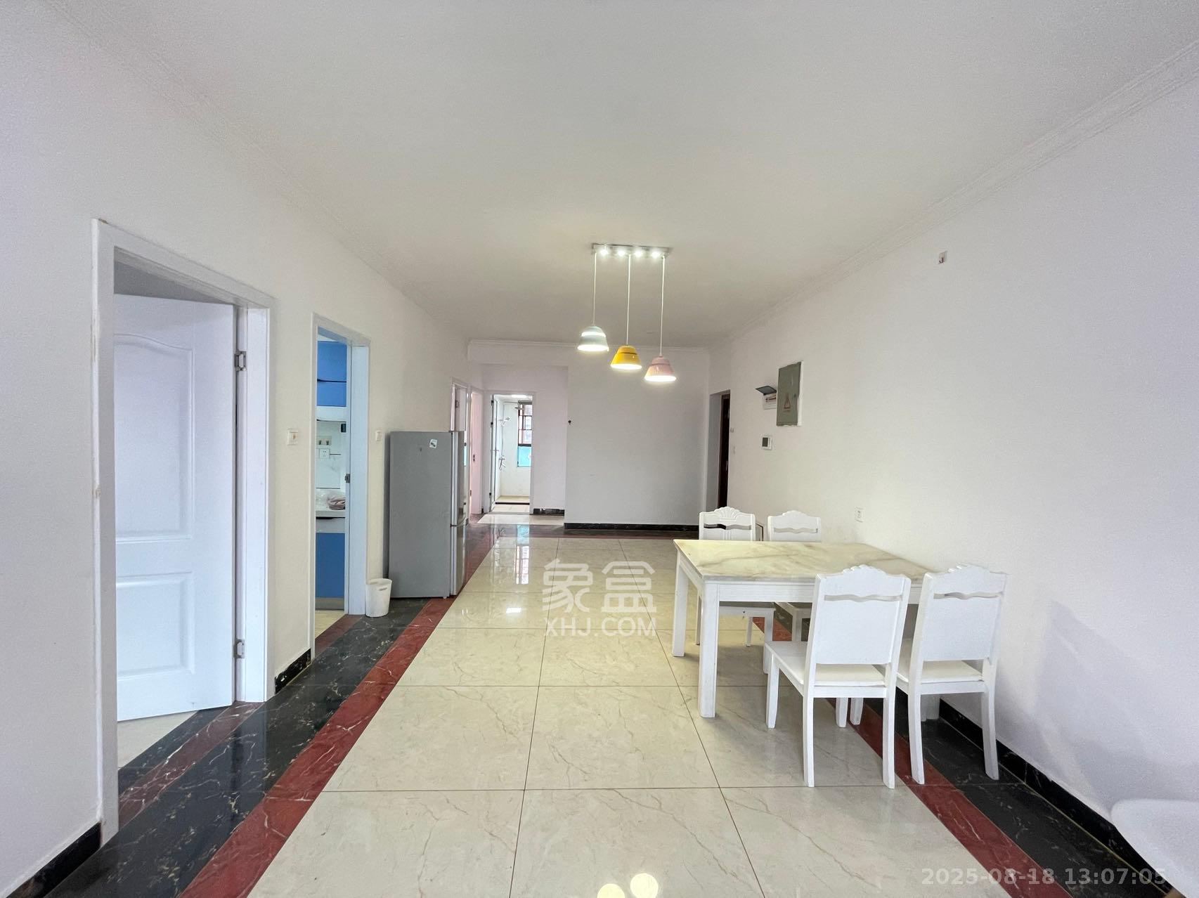 润屋美院 5室2厅2卫 3000.0元/月 润屋美院 5室2厅2卫 3000.0元/月室内图