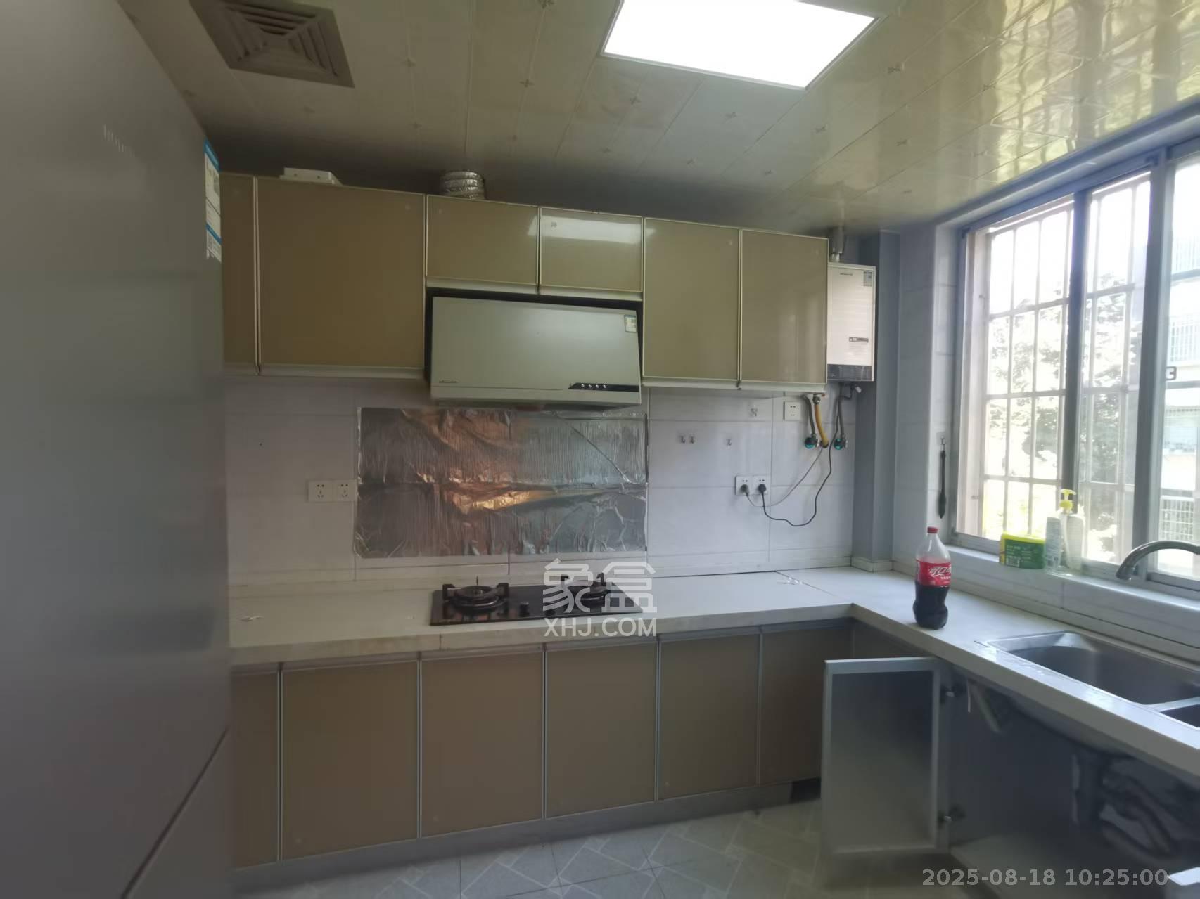 九峰小区(一二三四区) 4室2厅2卫 3500.0元/月 九峰小区(一二三四区) 4室2厅2卫 3500.0元/月室内图