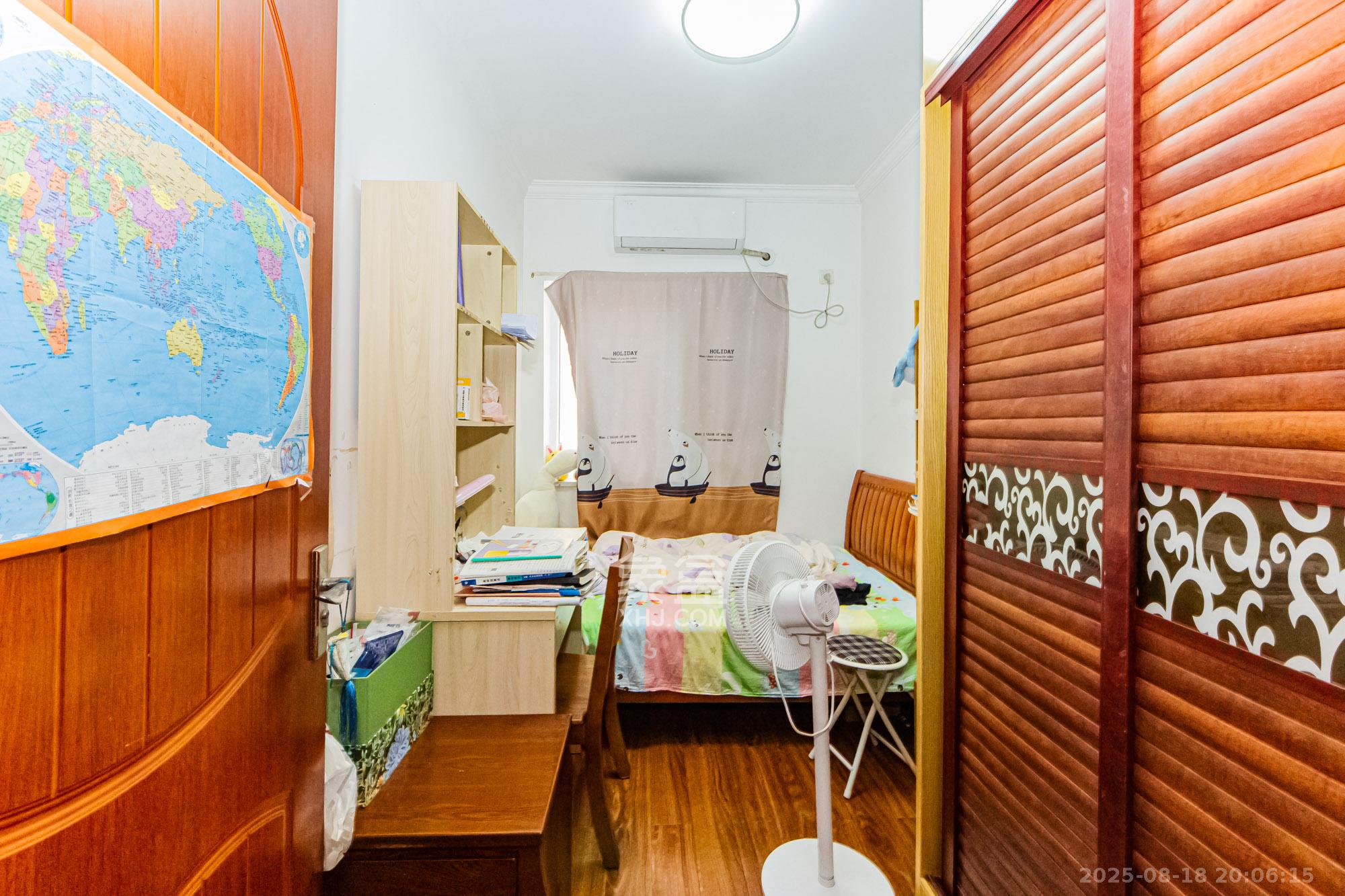 万国城（当代满庭春MOMA）三期  3室2厅1卫    79.0万卧室