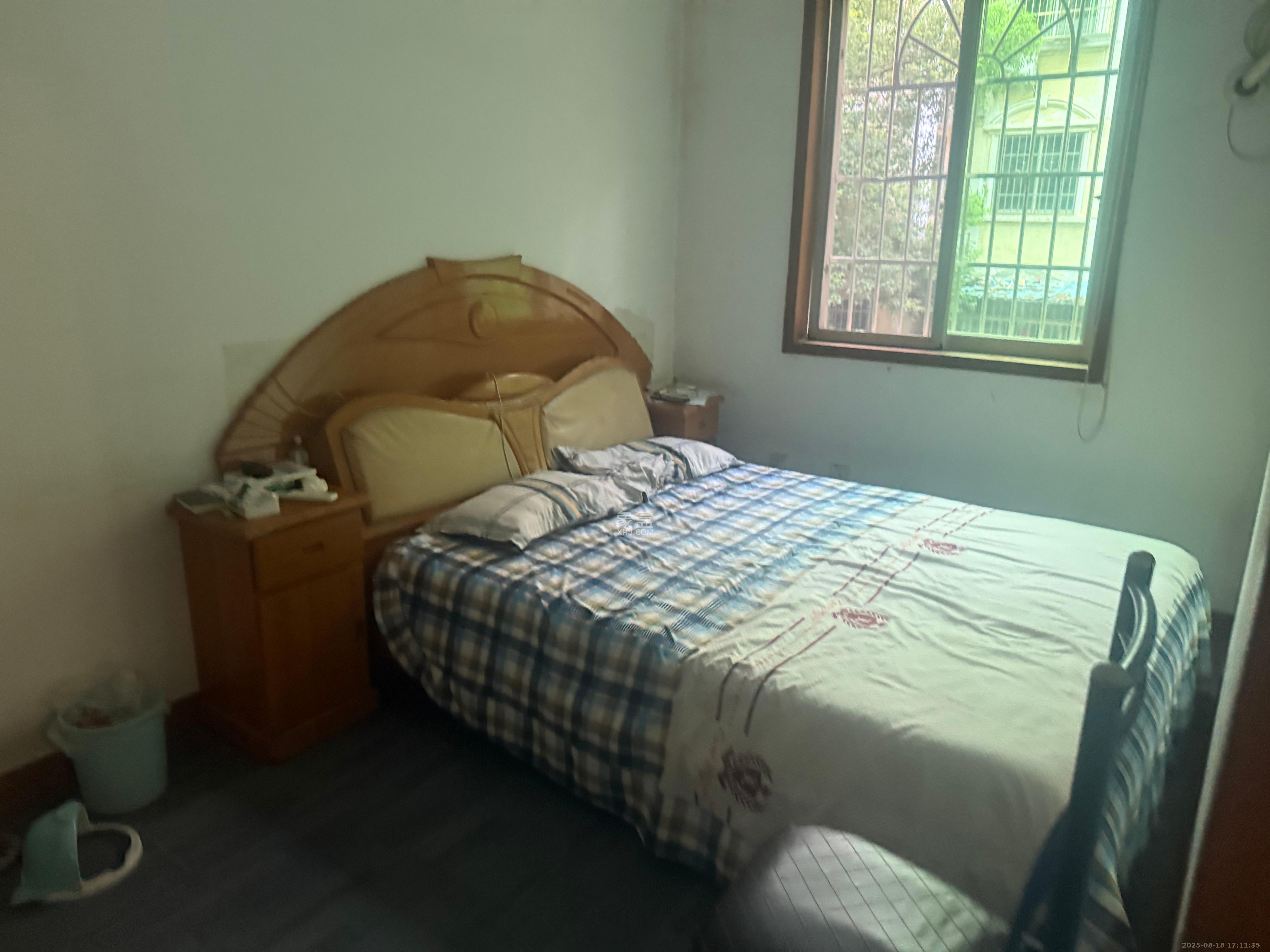 中南汽车世界  3室2厅1卫    1300.0元/月室内图