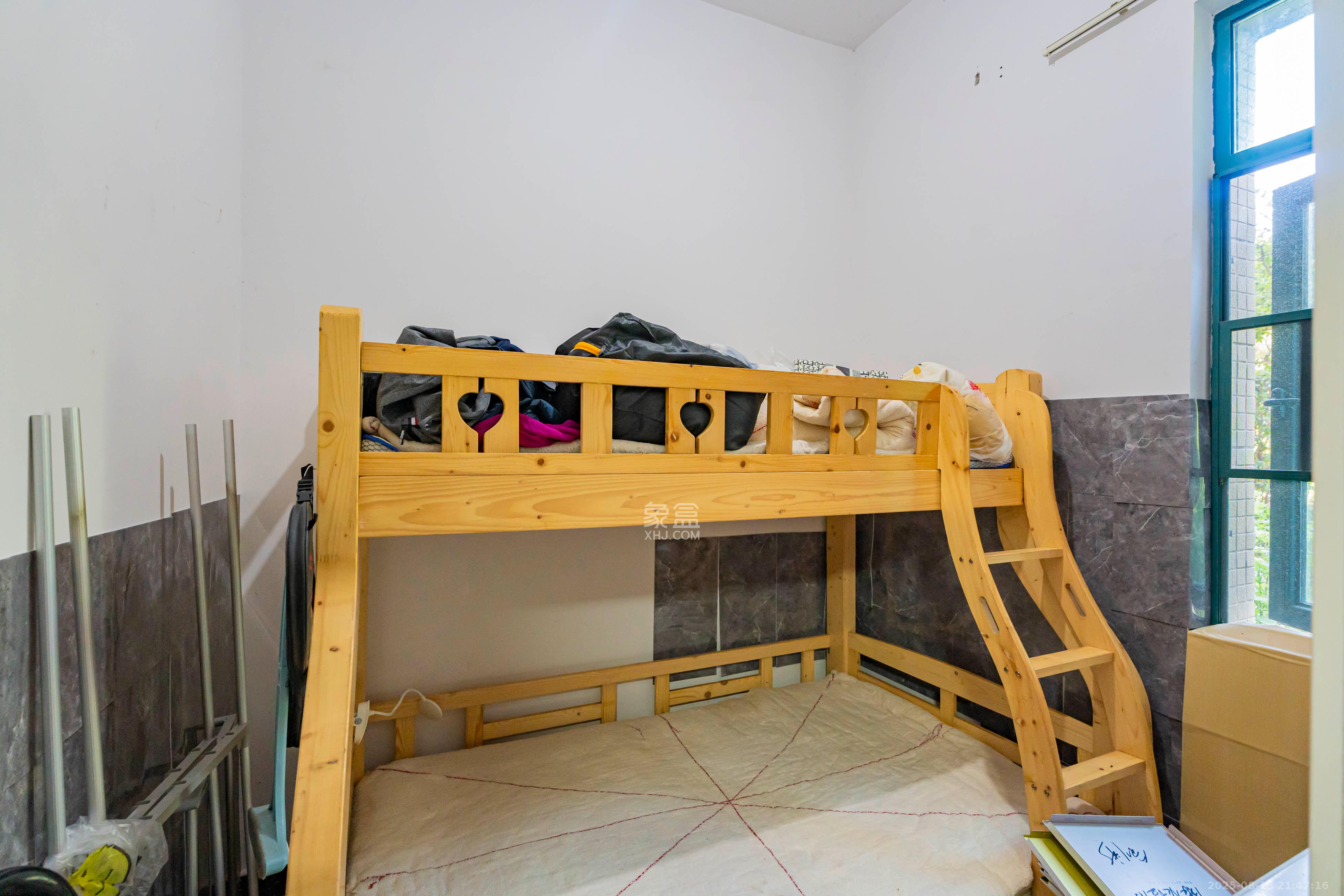 恒大雅苑 4室2厅2卫 108.0万 恒大雅苑 4室2厅2卫 108.0万卧室