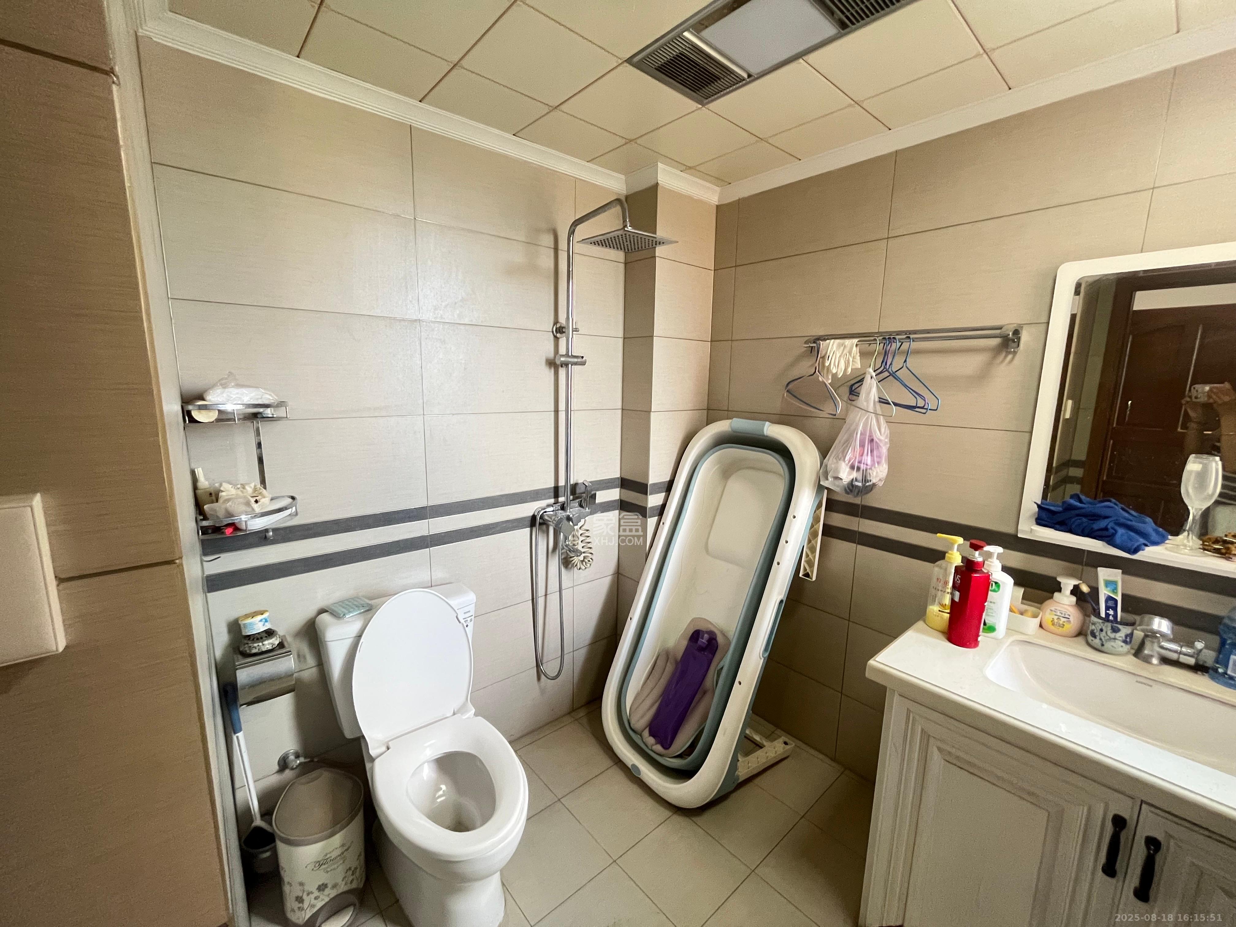 湘诚德峰小区B区  4室2厅2卫    3800.0元/月室内图