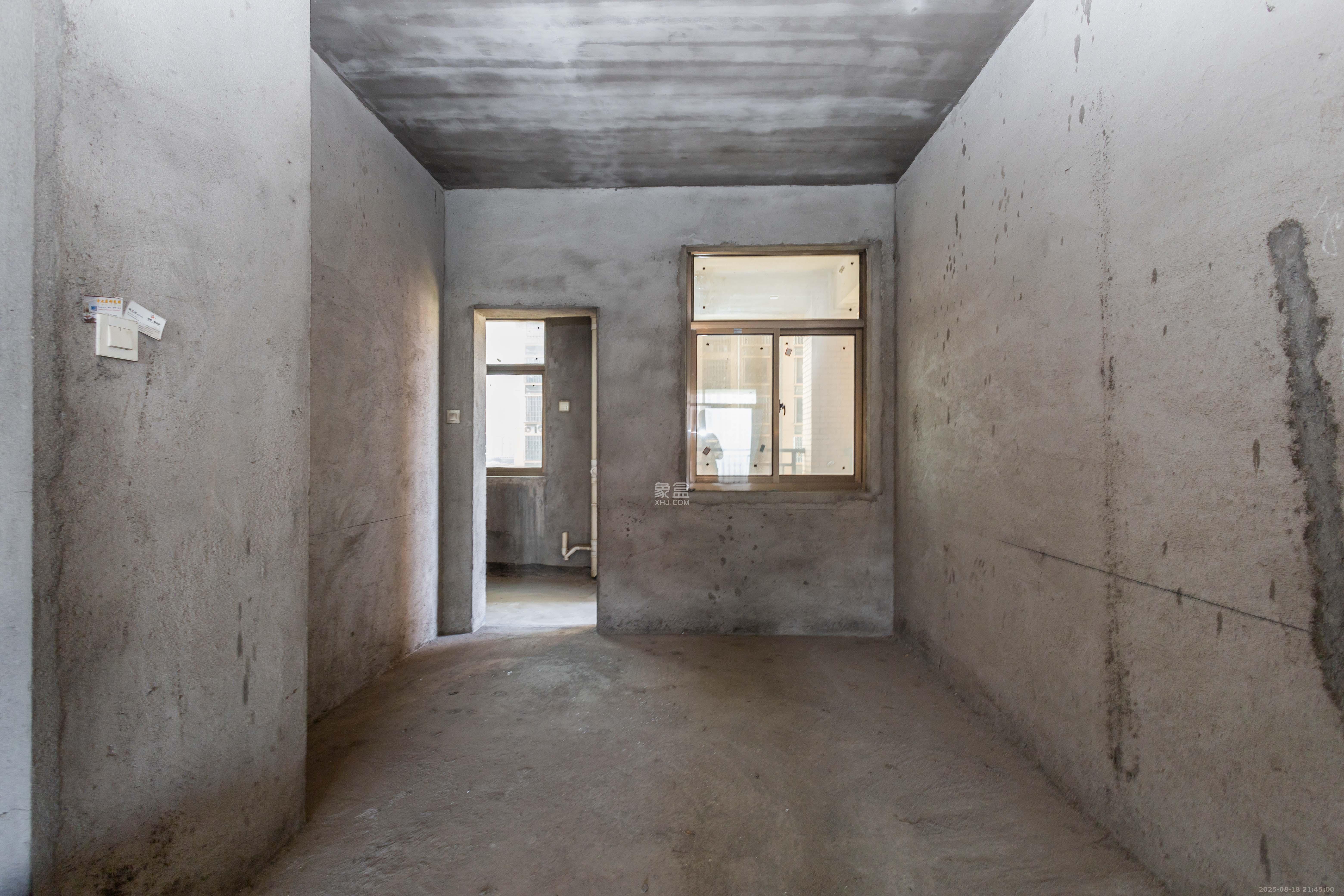 和泉嘉园 4室2厅2卫 70.0万 和泉嘉园 4室2厅2卫 70.0万客厅