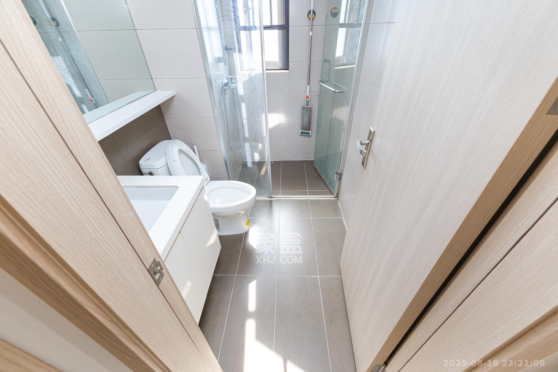 时代倾城五期 2室2厅1卫 70.0万 时代倾城五期 2室2厅1卫 70.0万卫生间