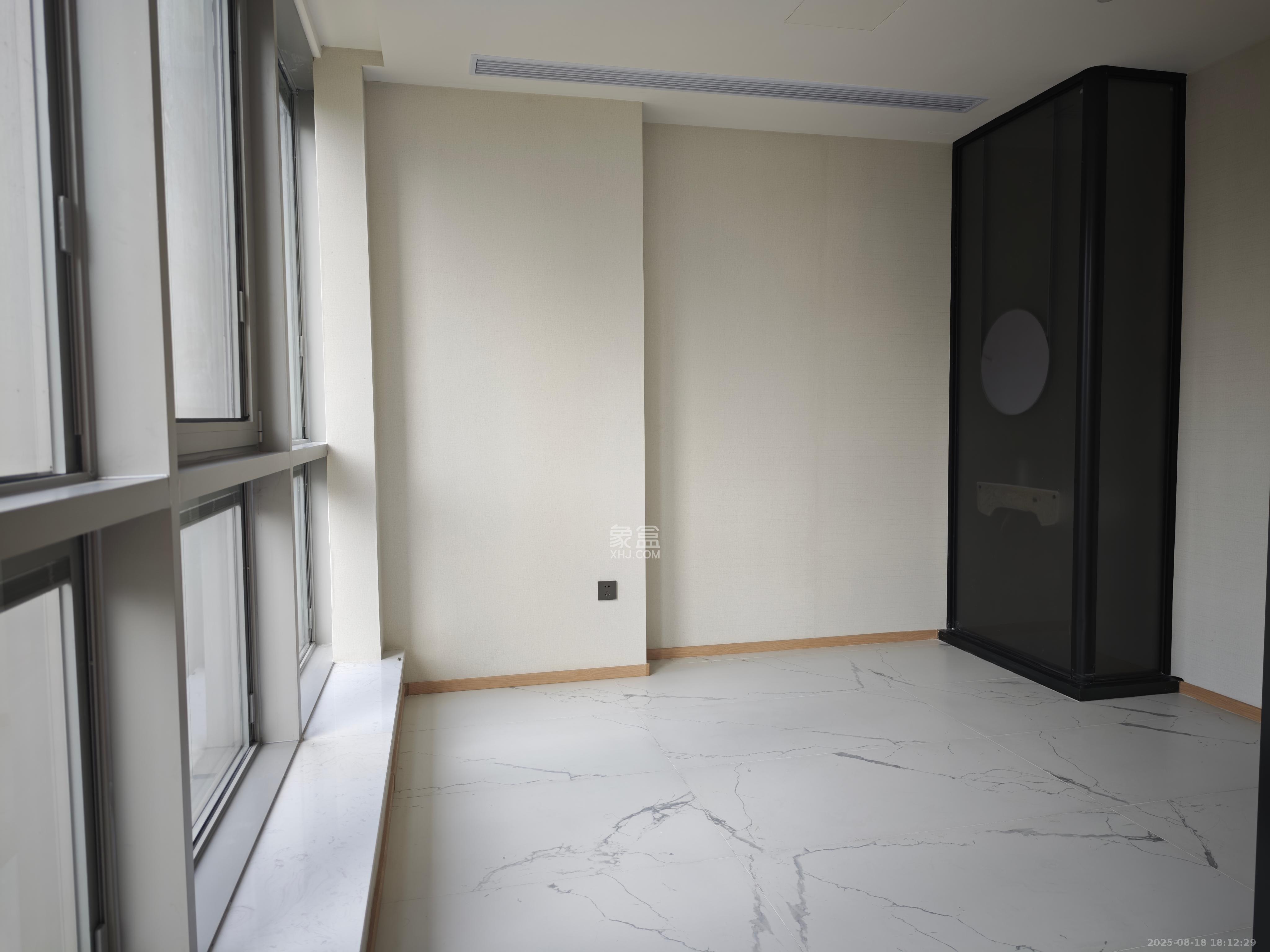 正荣梅溪紫阙台  4室2厅3卫    8500.0元/月室内图