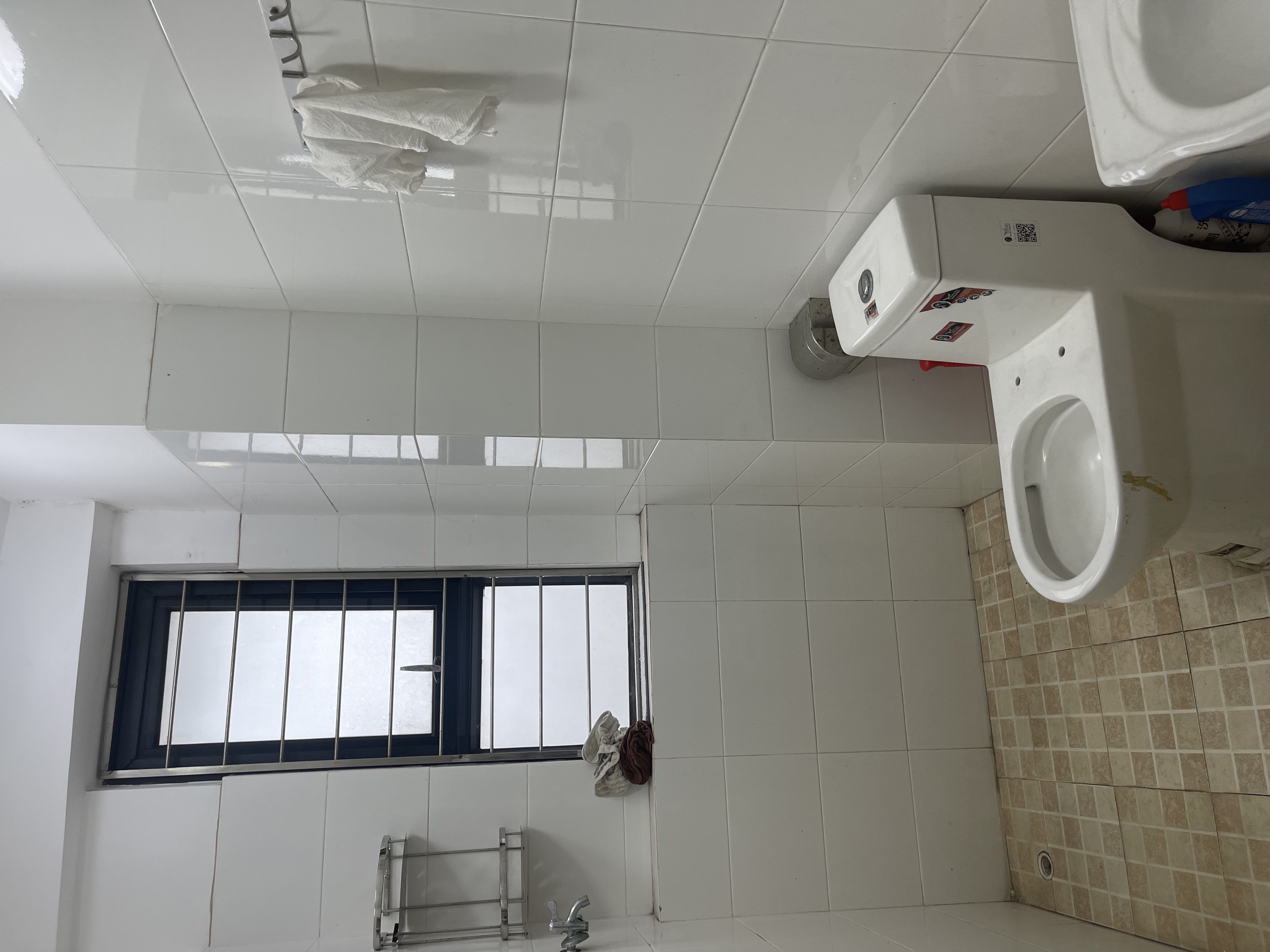 盛贤景都 3室2厅2卫 2200.0元/月 盛贤景都 3室2厅2卫 2200.0元/月室内图