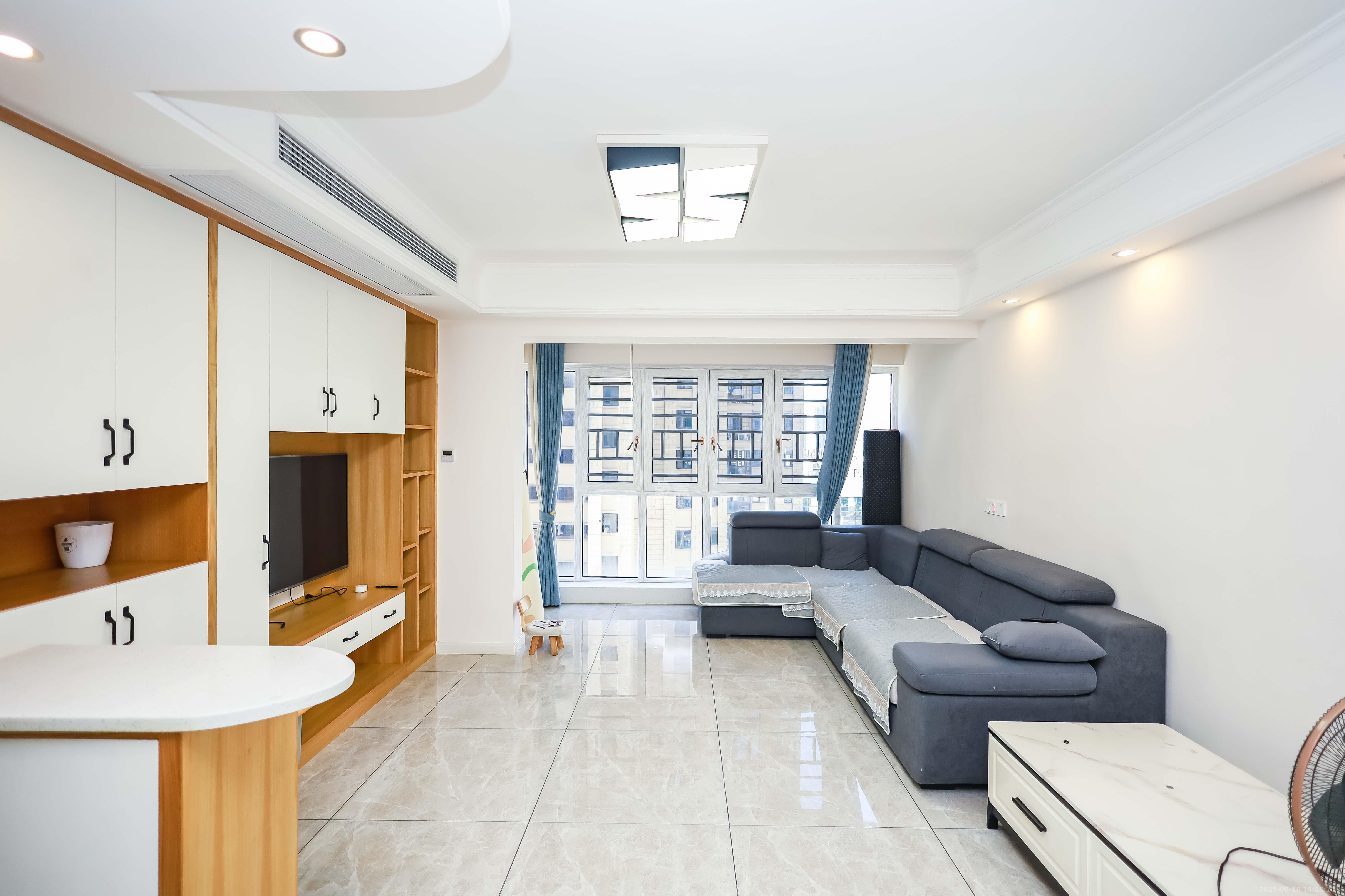 奥克斯缔壹城 4室2厅2卫 168.0万 奥克斯缔壹城 4室2厅2卫 168.0万客厅