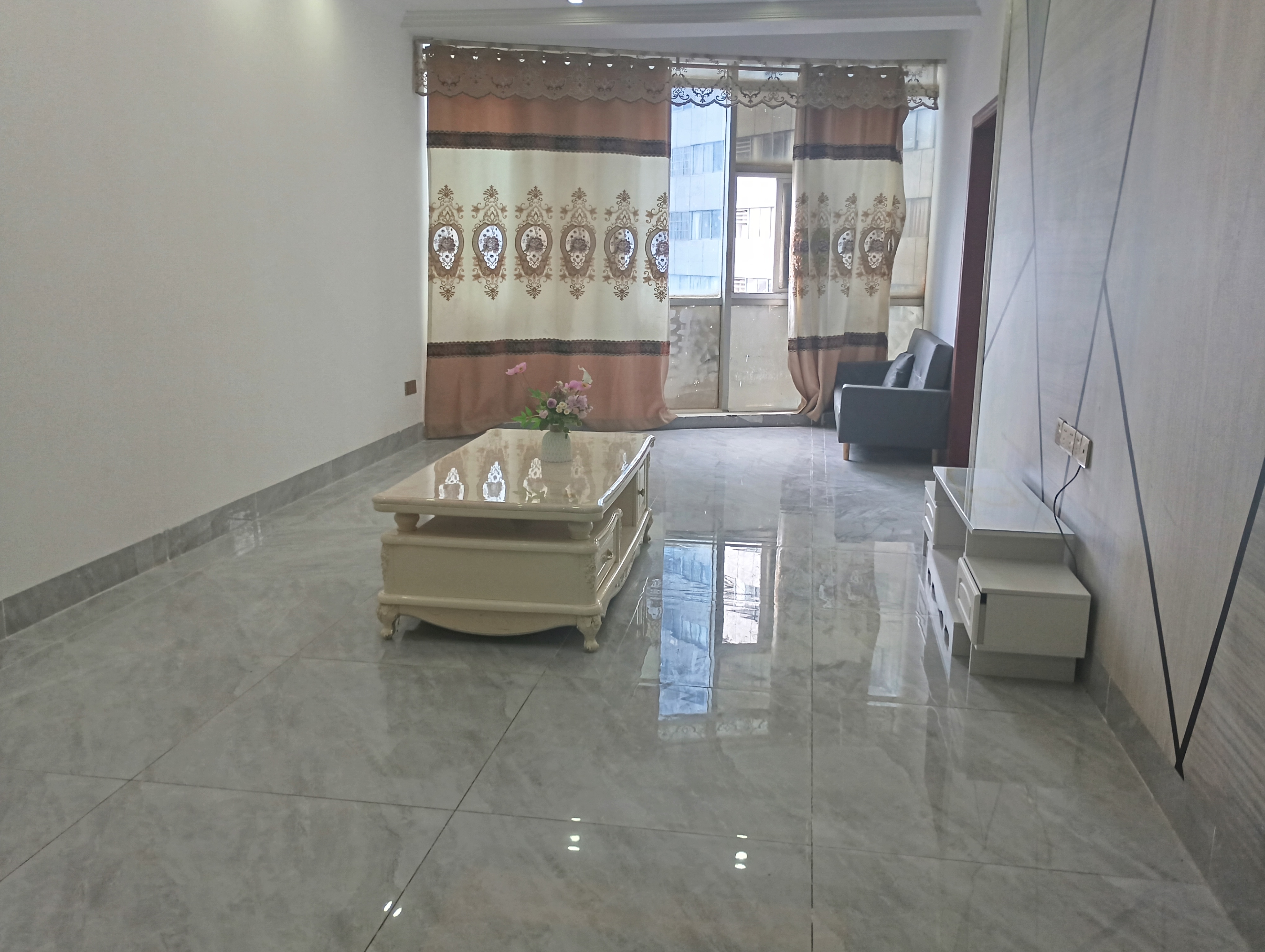 国安大厦  3室2厅1卫    85.0万 国安大厦  3室2厅1卫    85.0万室内图