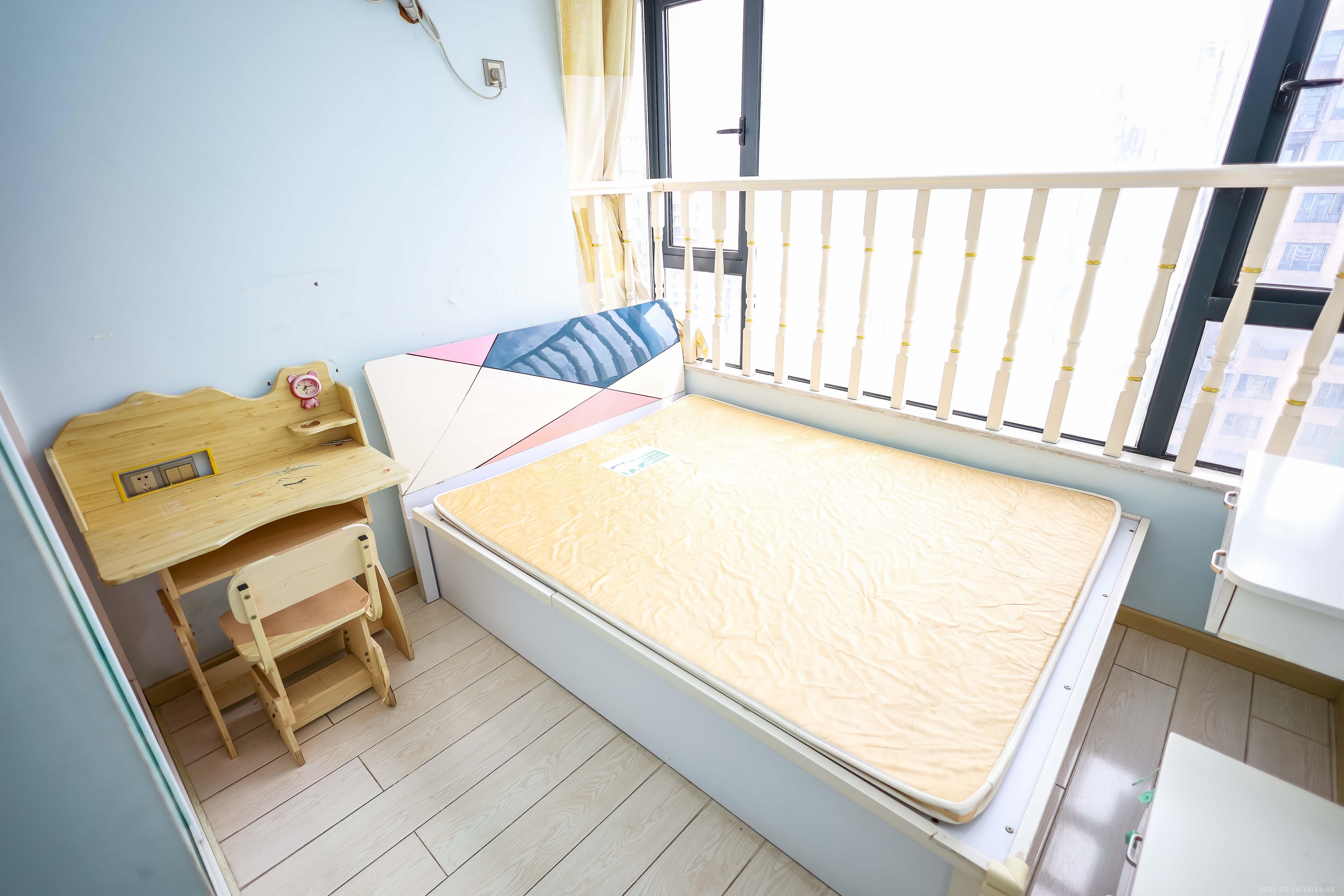 长房时代城  2室2厅1卫   80.00万卧室